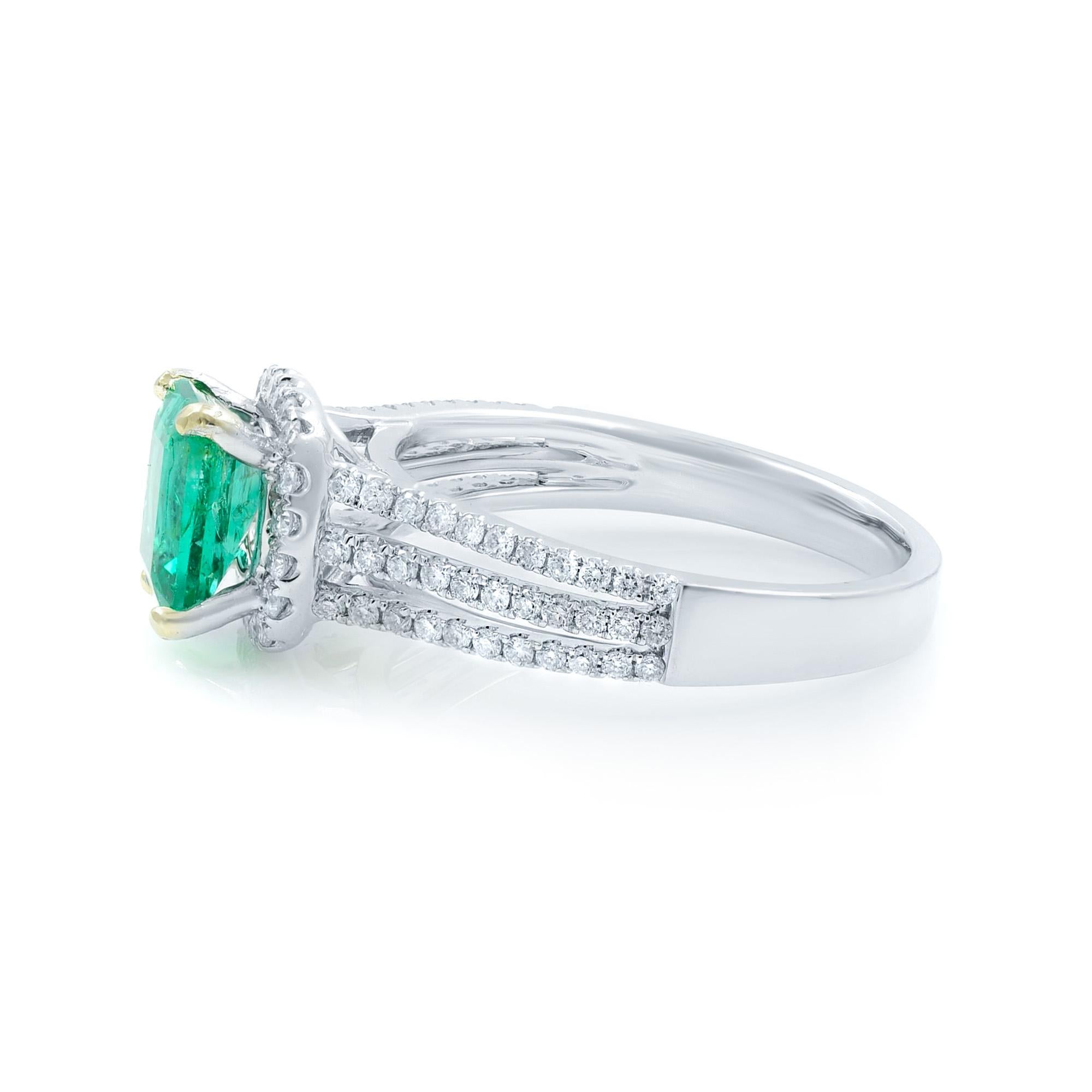 Green Emerald 1.00 Cttw and Diamond 0.65 Cttw Halo Ring 18K White Gold In New Condition For Sale In New York, NY