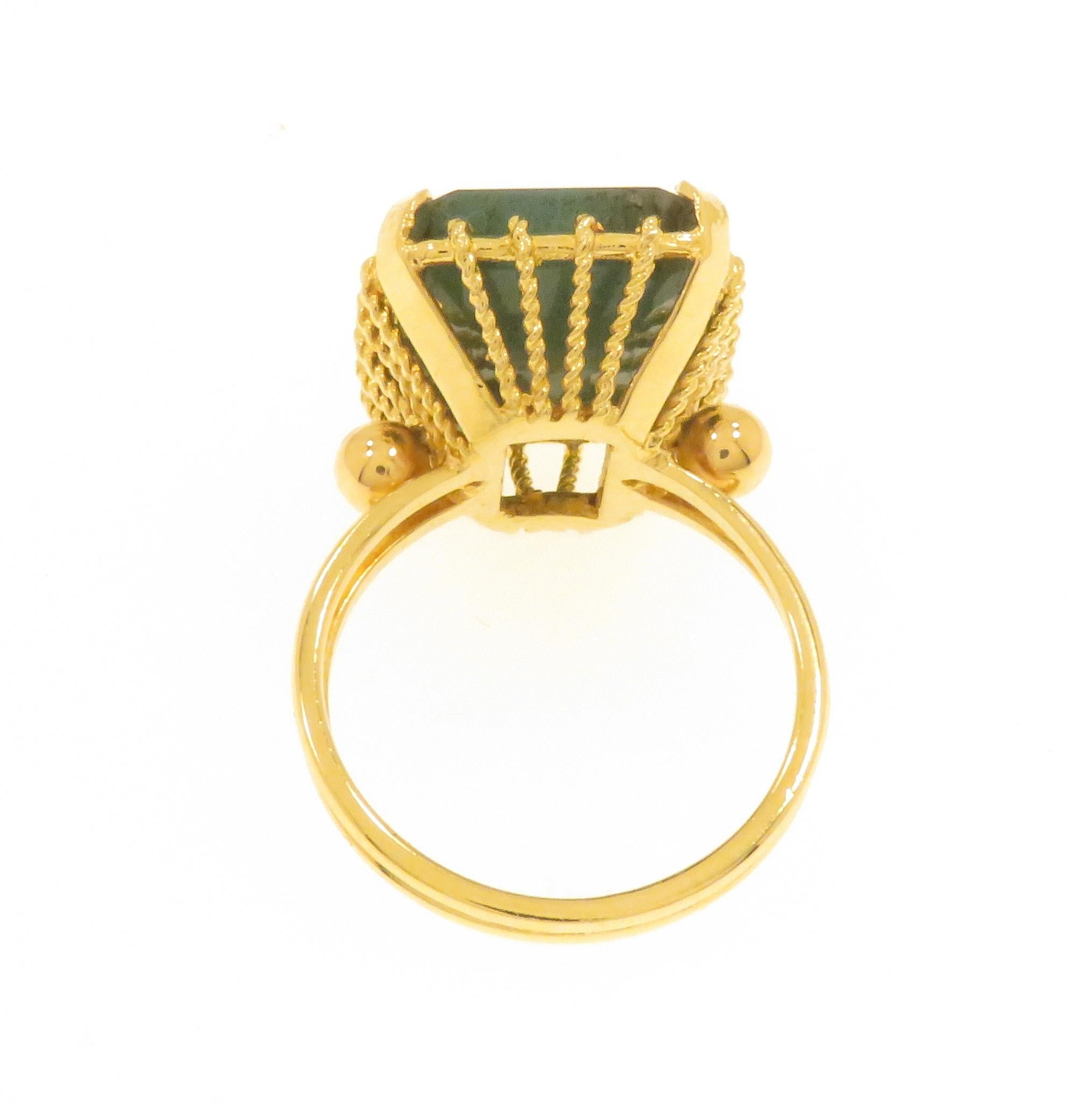 Green Emerald 18 Karat Yellow Gold Vintage Cocktail Ring Handcrafted in Italy For Sale 4