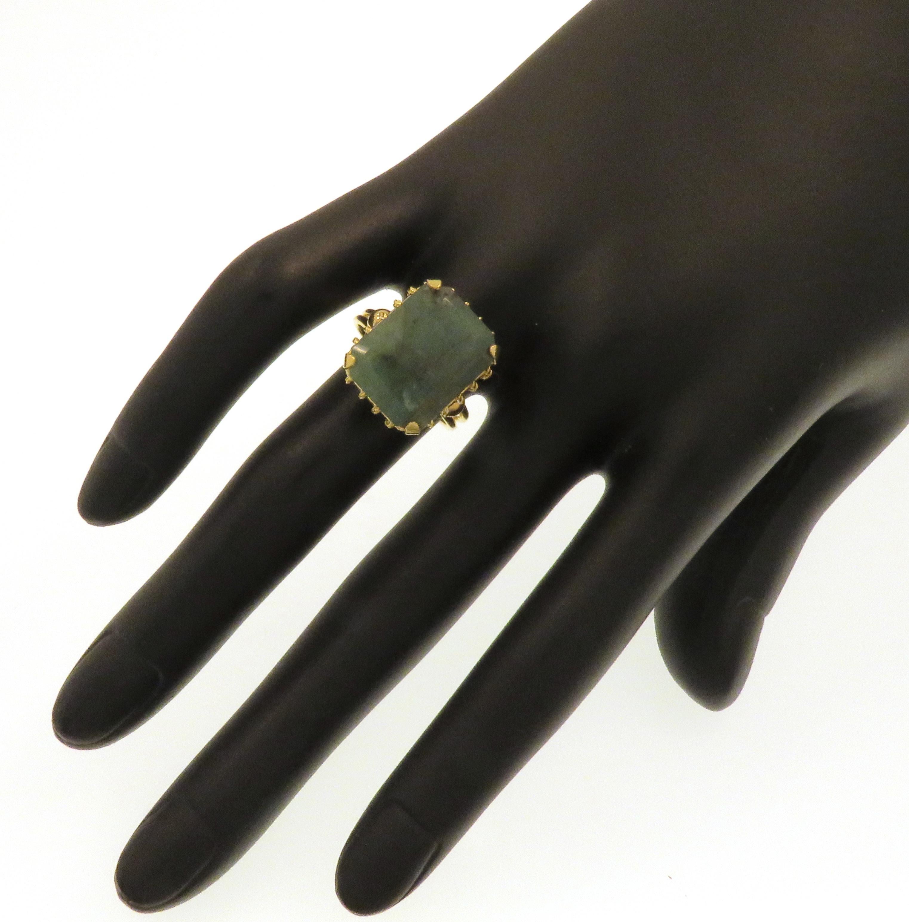 Women's Green Emerald 18 Karat Yellow Gold Vintage Cocktail Ring Handcrafted in Italy For Sale
