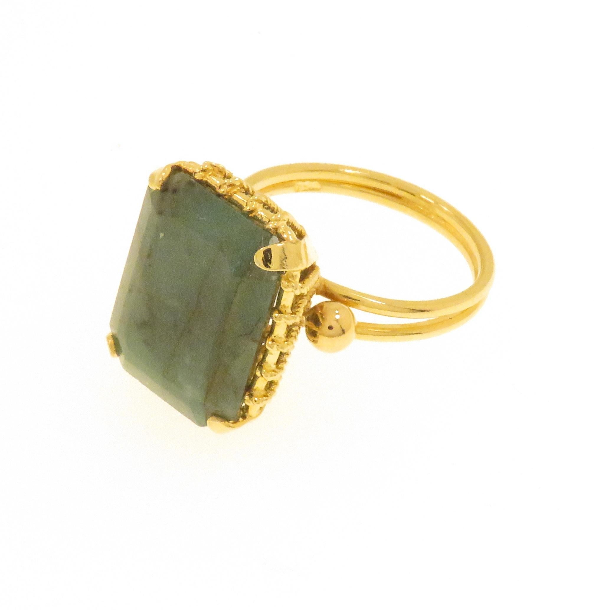 Green Emerald 18 Karat Yellow Gold Vintage Cocktail Ring Handcrafted in Italy For Sale 2