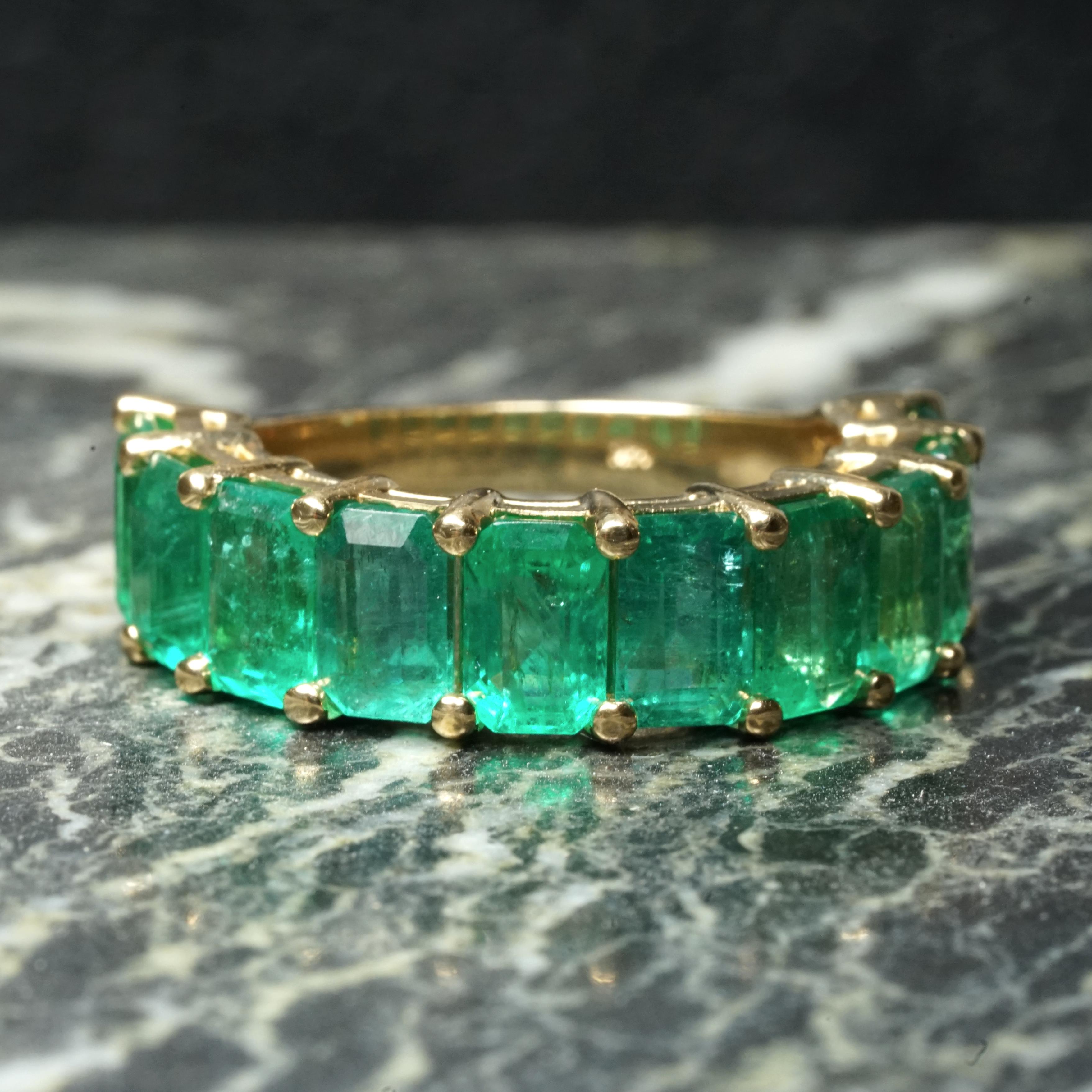 Emerald Cut Green Emerald  5.9 Carat Yellow Gold Band Ring For Sale