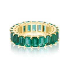 Green Emerald  7.50 Carat Yellow Gold Band Ring