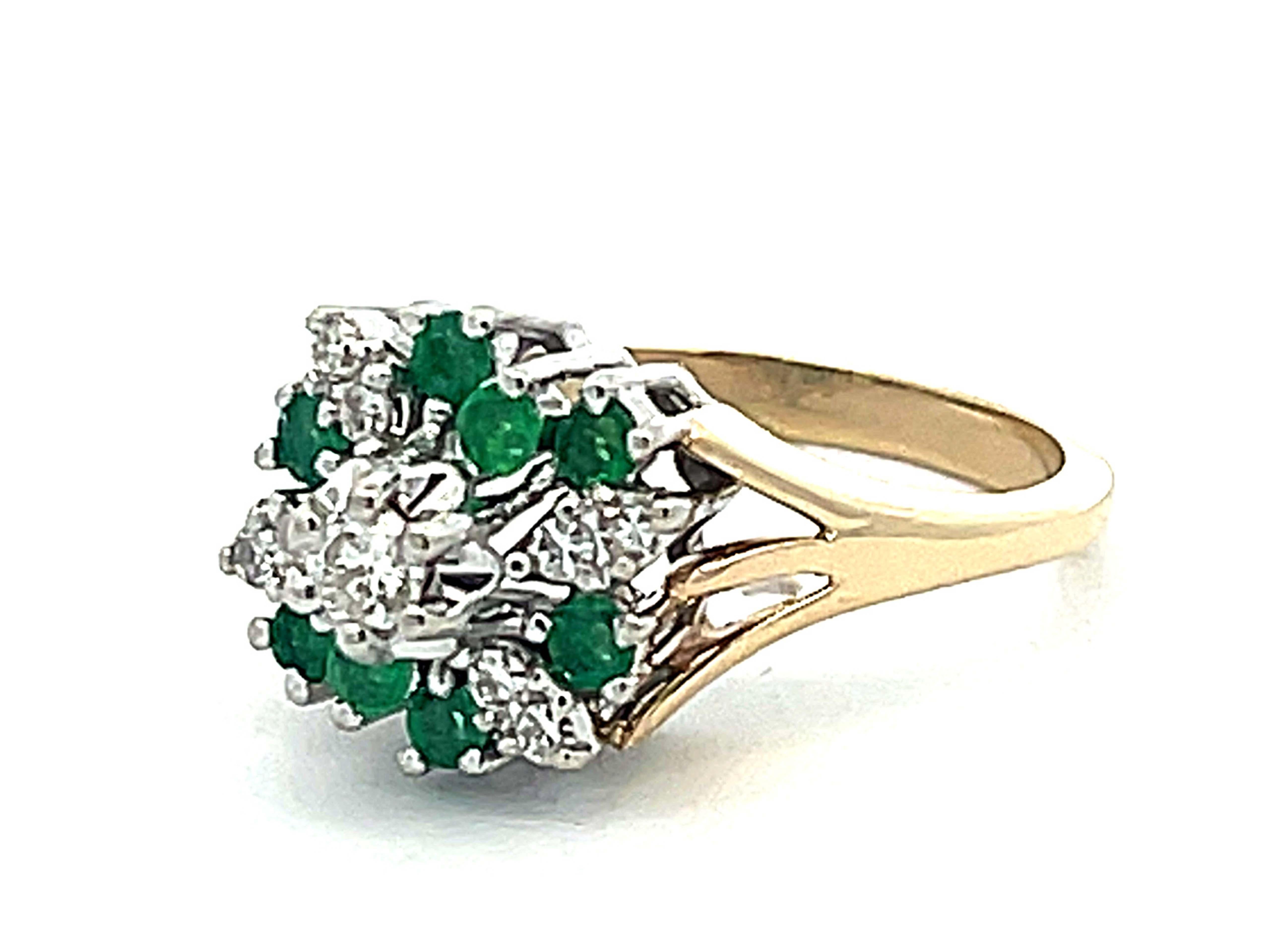 Round Cut Green Emerald and Diamond Cluster Ring in 14k Gold For Sale