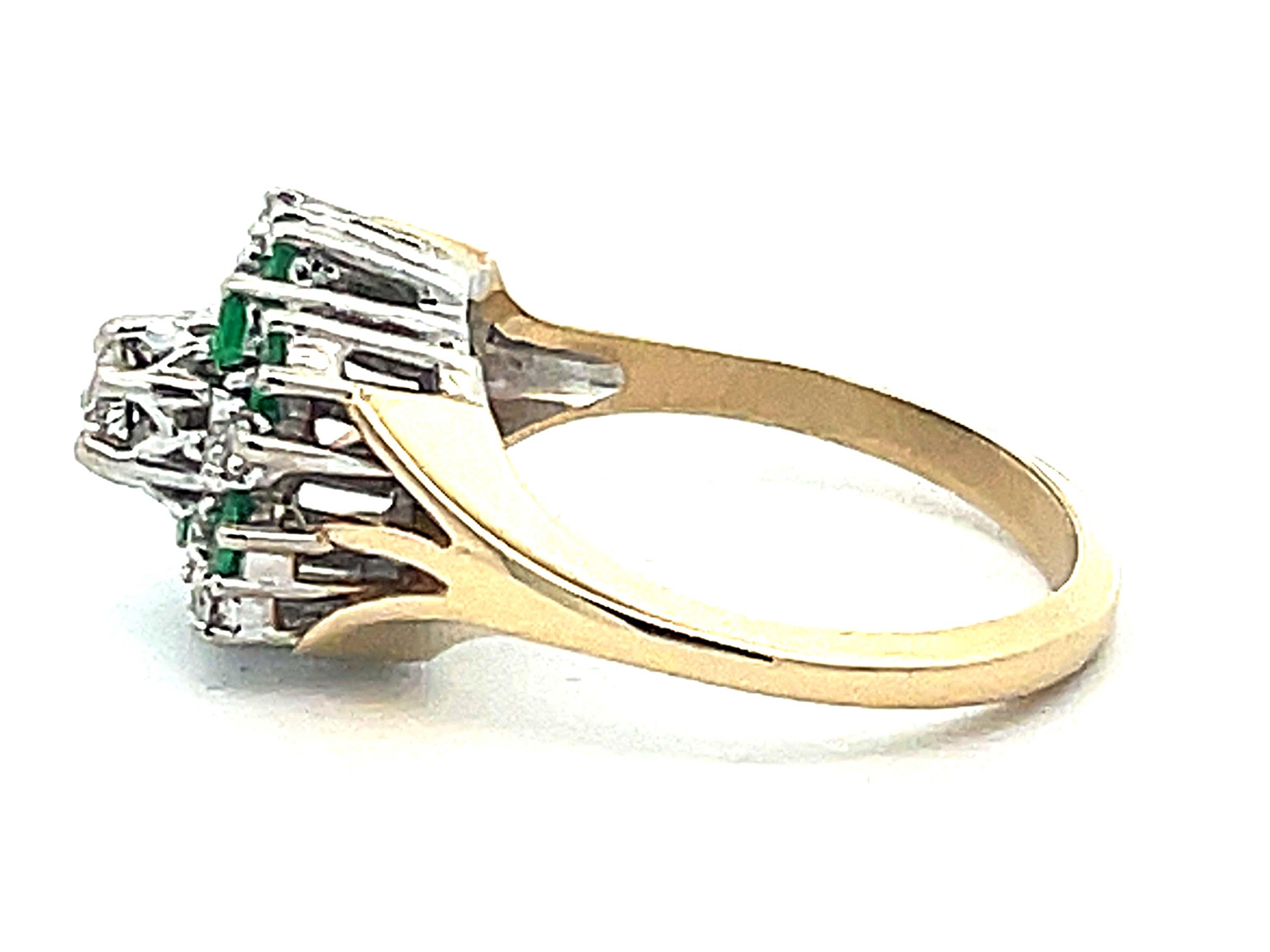 Green Emerald and Diamond Cluster Ring in 14k Gold In Excellent Condition For Sale In Honolulu, HI