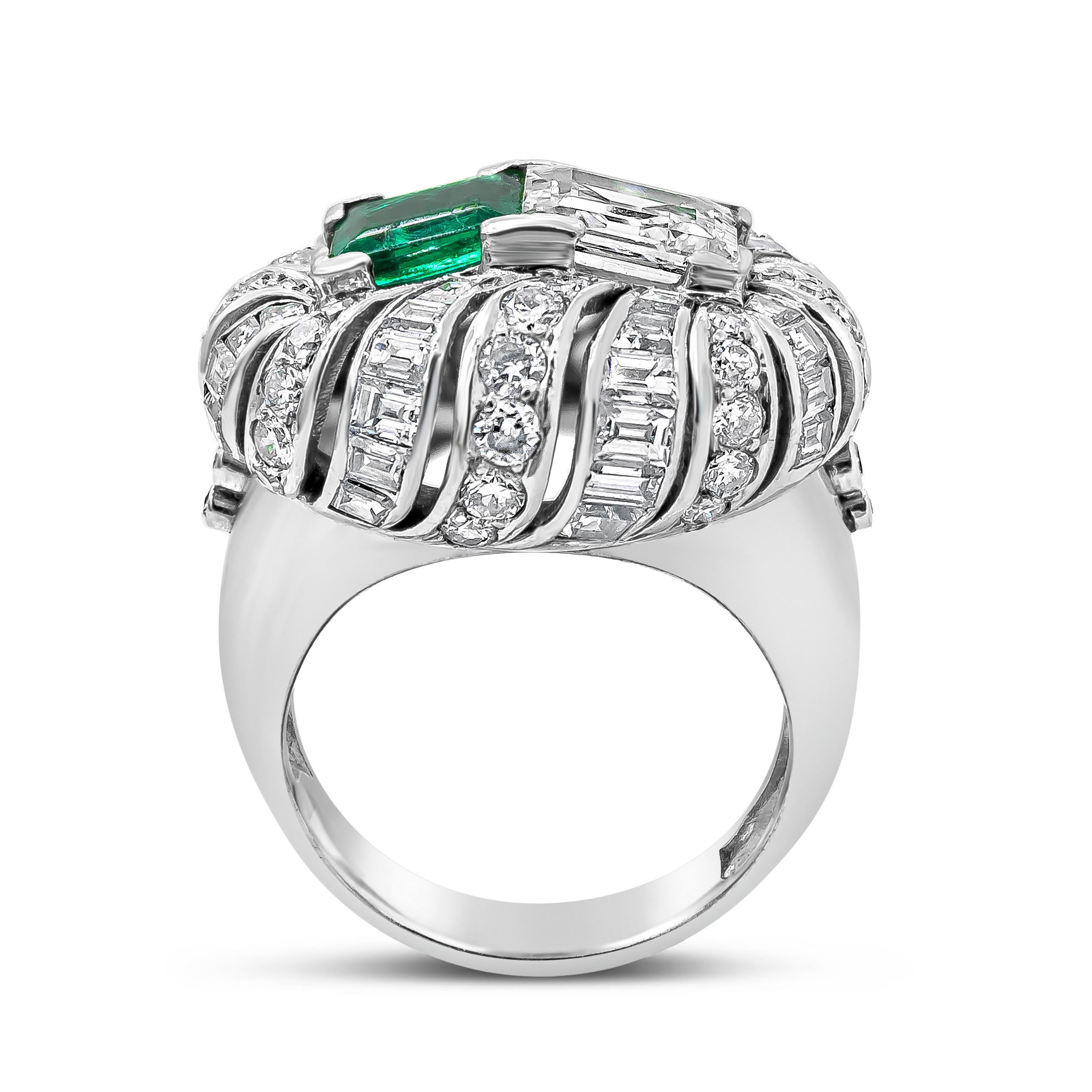 Vintage, 5,34 Karat insgesamt Smaragdschliff kolumbianischer Smaragd & Diamant Cocktail-Ring (Zeitgenössisch) im Angebot