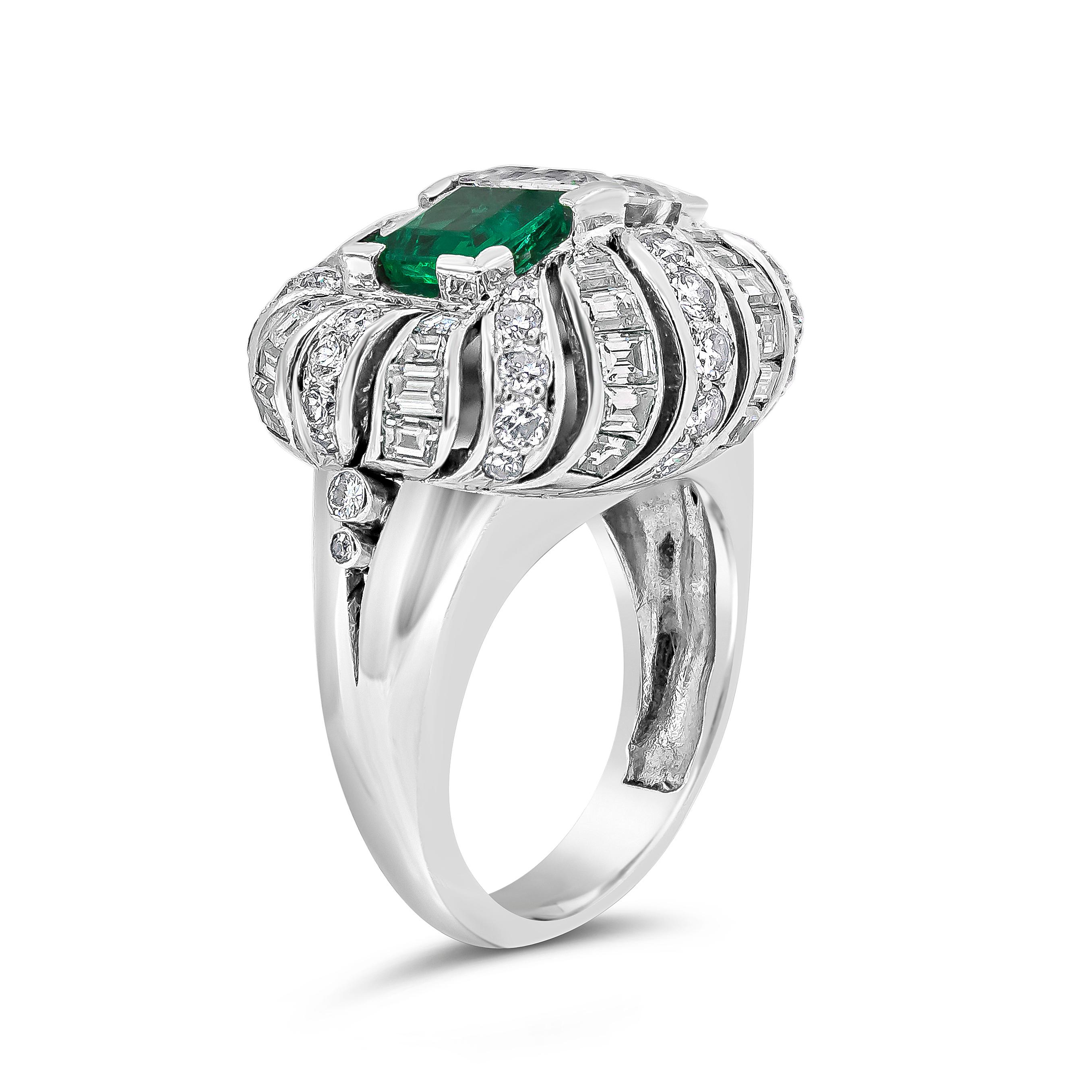 Vintage, 5,34 Karat insgesamt Smaragdschliff kolumbianischer Smaragd & Diamant Cocktail-Ring im Zustand „Gut“ im Angebot in New York, NY