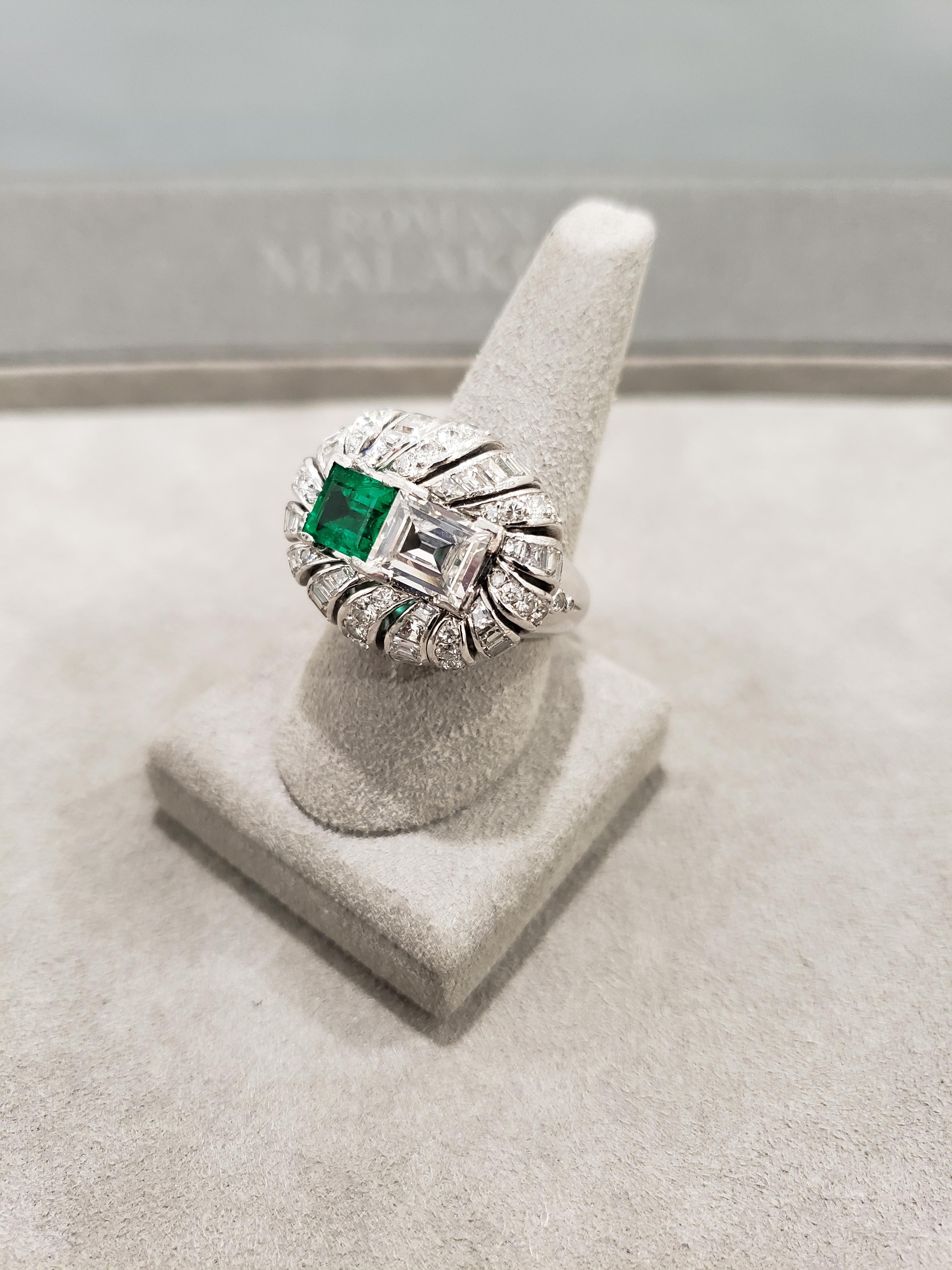 Vintage, 5,34 Karat insgesamt Smaragdschliff kolumbianischer Smaragd & Diamant Cocktail-Ring im Angebot 4