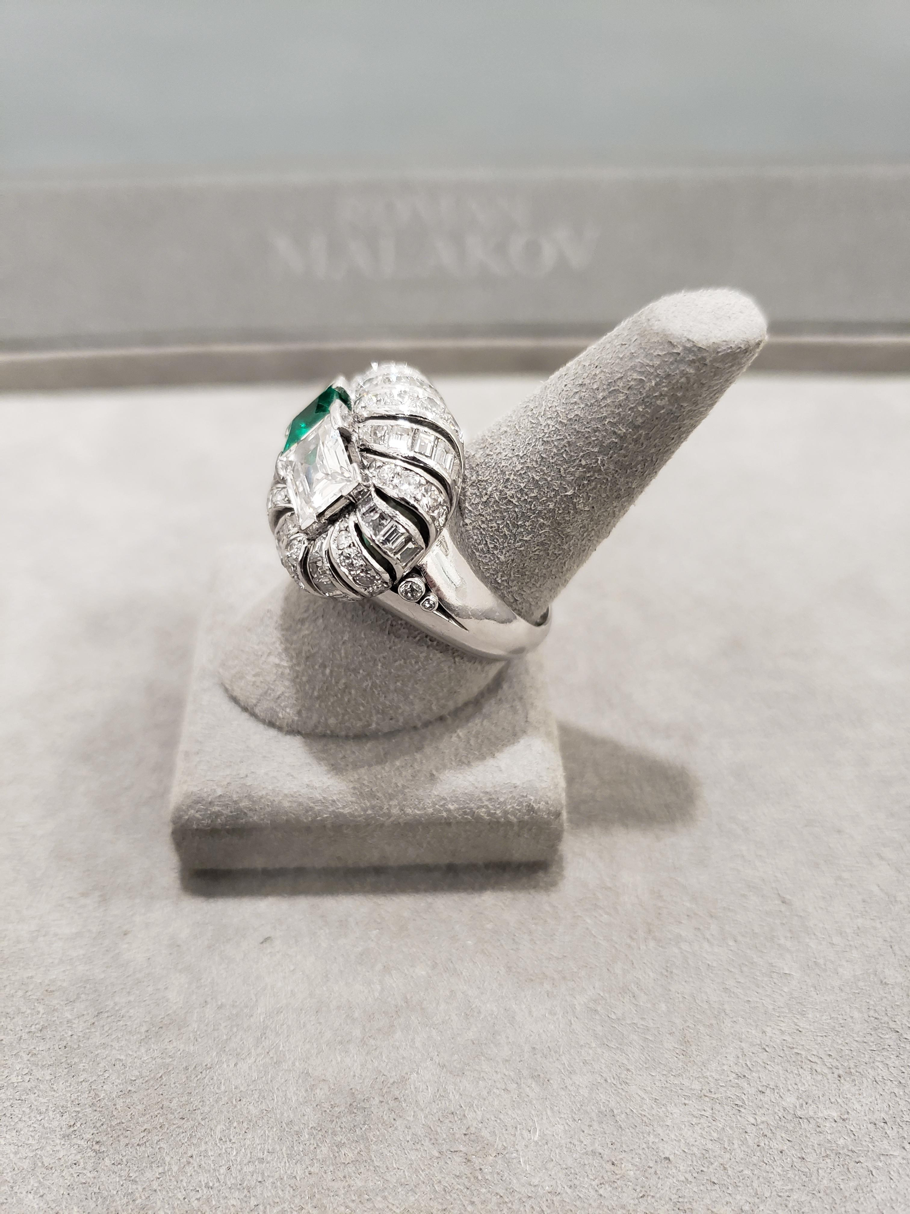 Vintage, 5,34 Karat insgesamt Smaragdschliff kolumbianischer Smaragd & Diamant Cocktail-Ring im Angebot 5