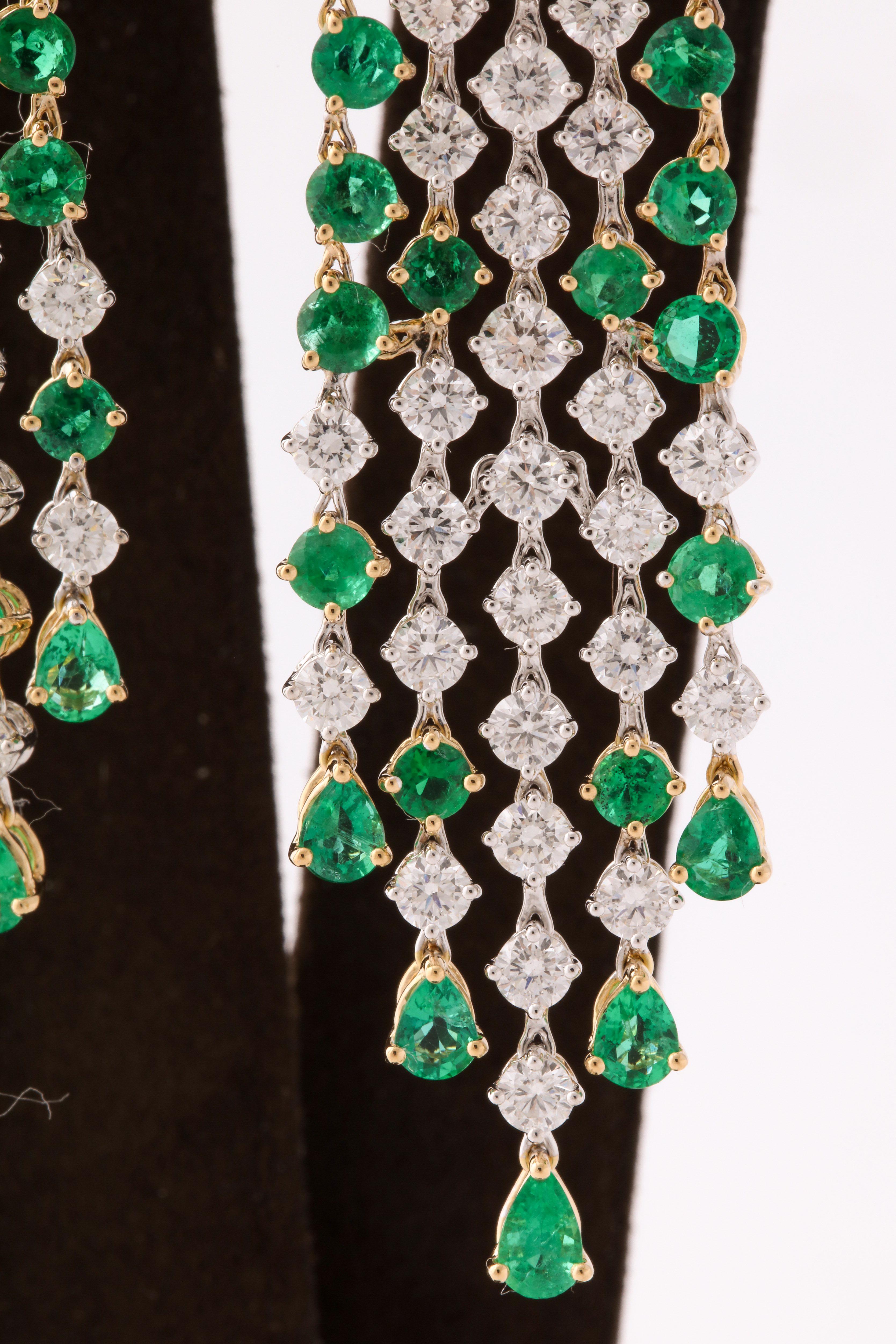 Green Emerald and Diamond Earrings In New Condition For Sale In New York, NY