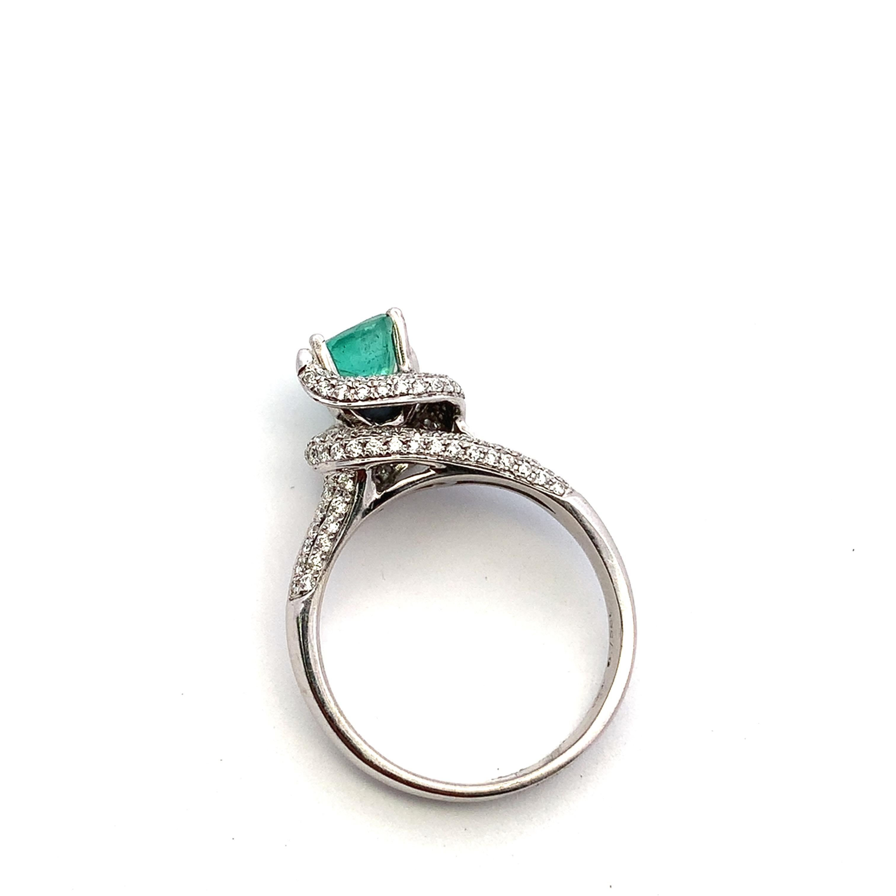 Round Cut Green emerald and diamond engagement ring 18k white gold For Sale