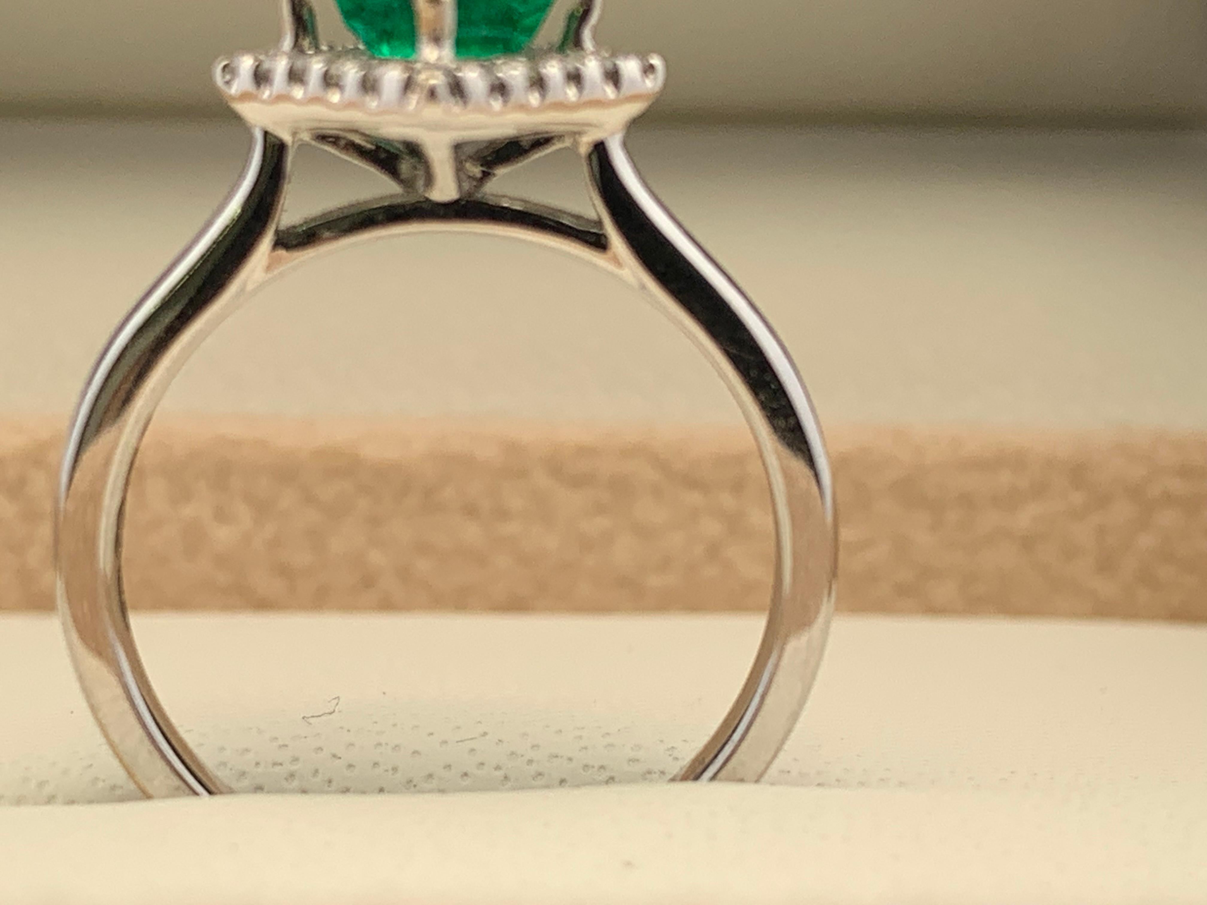 Women's or Men's Green emerald and diamond halo engagement ring 18k white gold For Sale