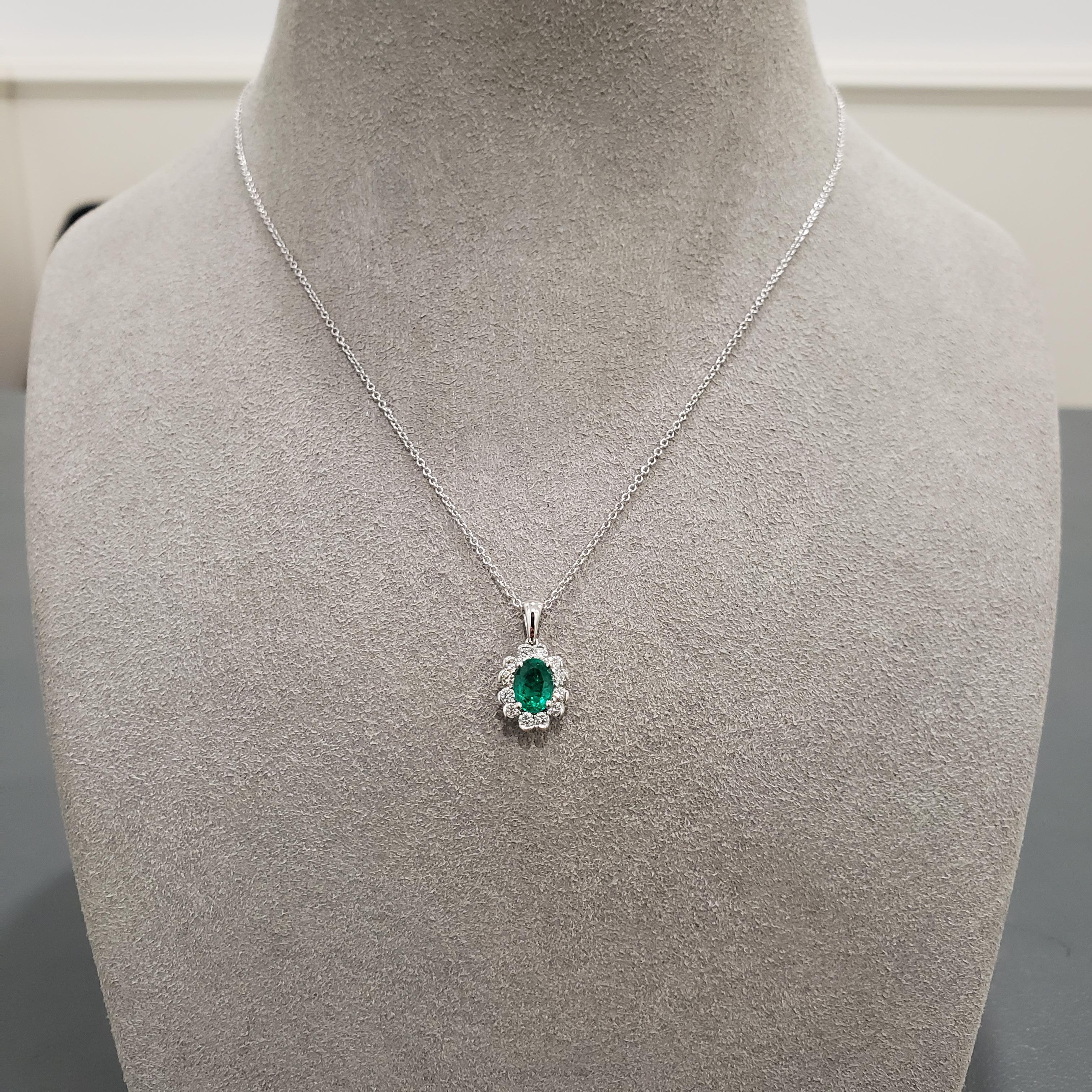 Contemporary Roman Malakov 0.71 Carat Oval Cut Green Emerald and Diamond Pendant Necklace For Sale
