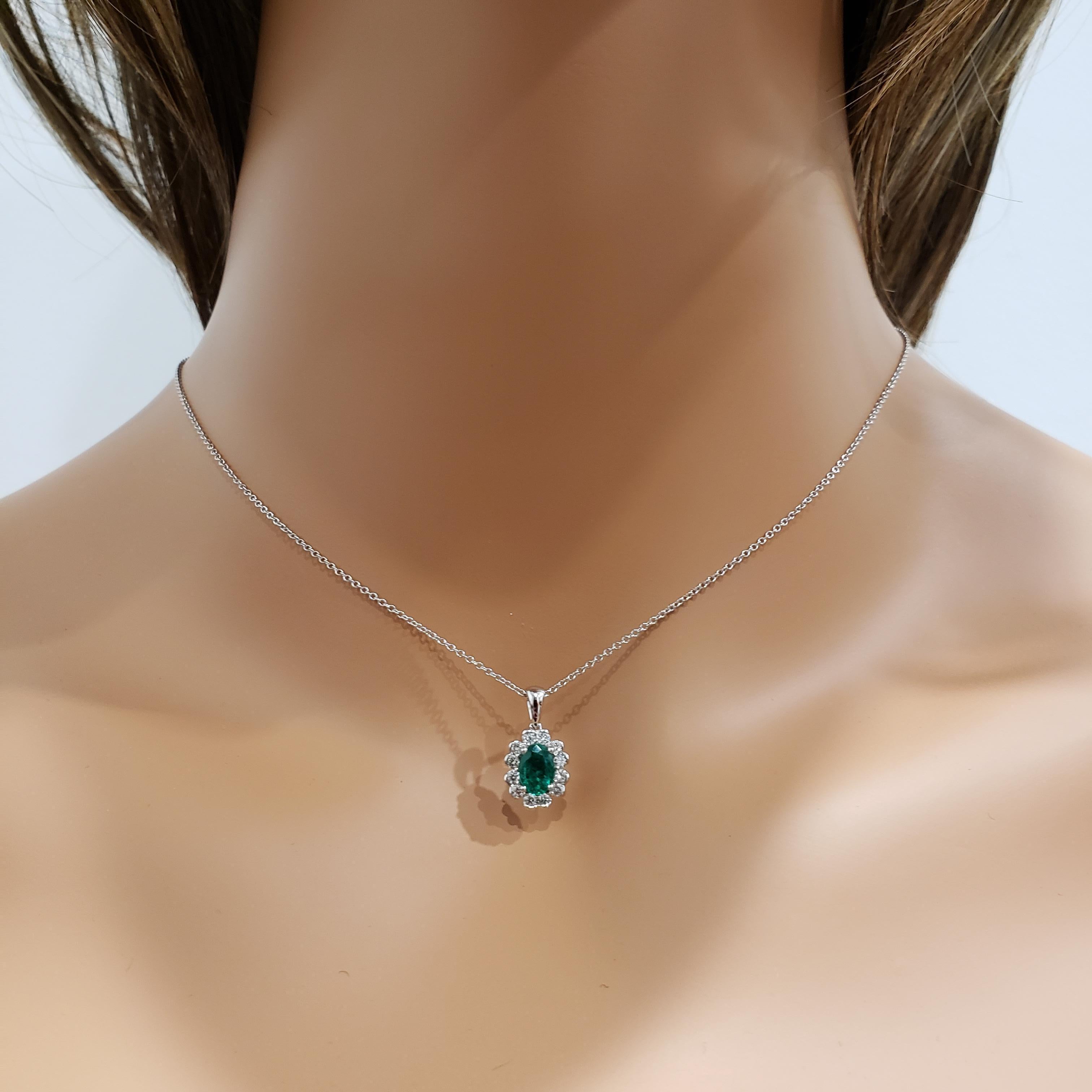 Roman Malakov 0.71 Carat Oval Cut Green Emerald and Diamond Pendant Necklace For Sale 2
