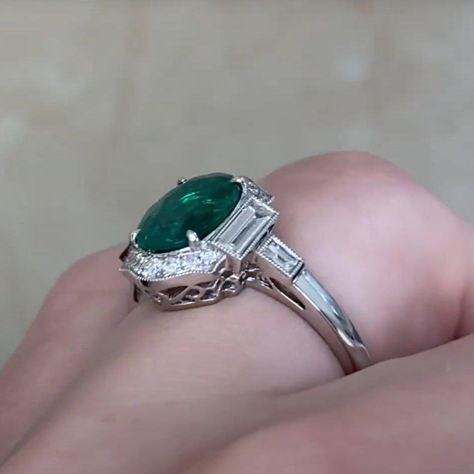 De las mujeres Esmeralda verde y halo de diamantes, esmeralda talla oval (aprox. 1,70 quilates) en venta