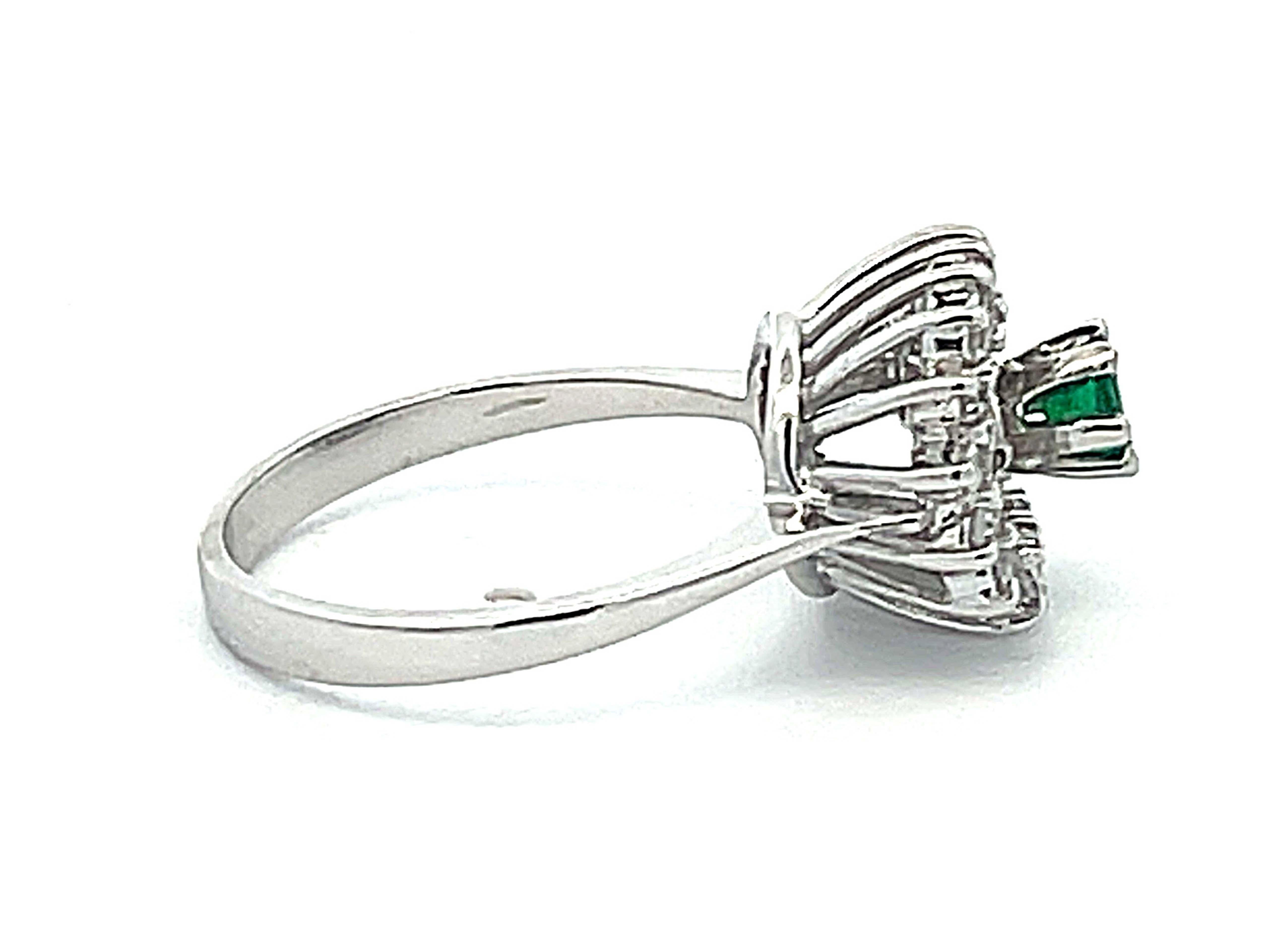 Green Emerald and Diamond Halo Ring in 14k White Gold In Excellent Condition For Sale In Honolulu, HI