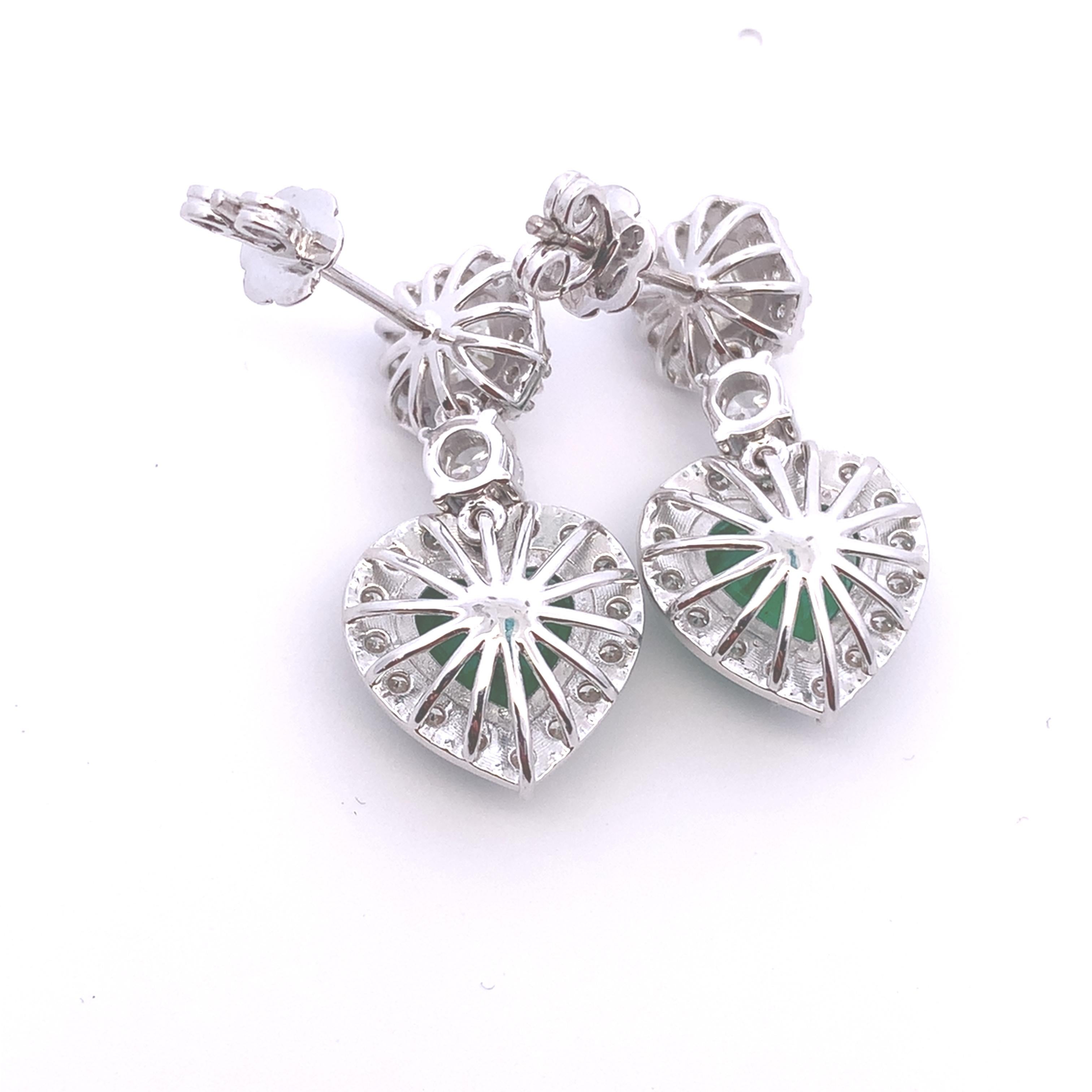 Green emerald and diamond heart shaped drop earrings 18k white gold In New Condition For Sale In London, GB