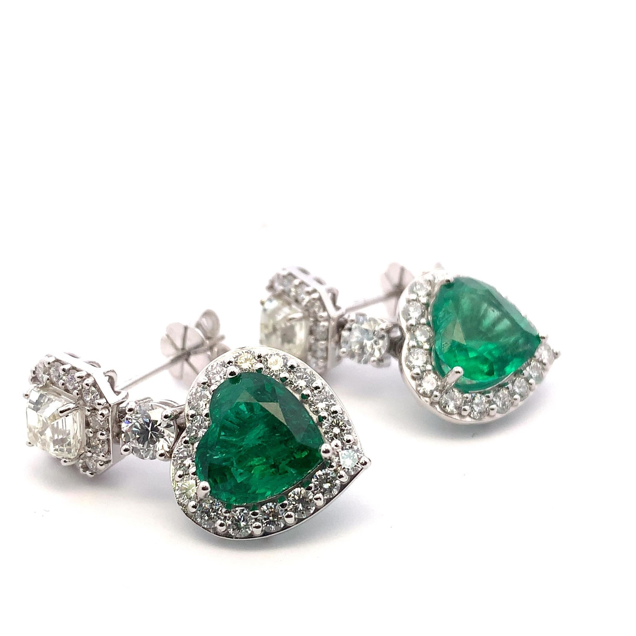 Green emerald and diamond heart shaped drop earrings 18k white gold For Sale 1