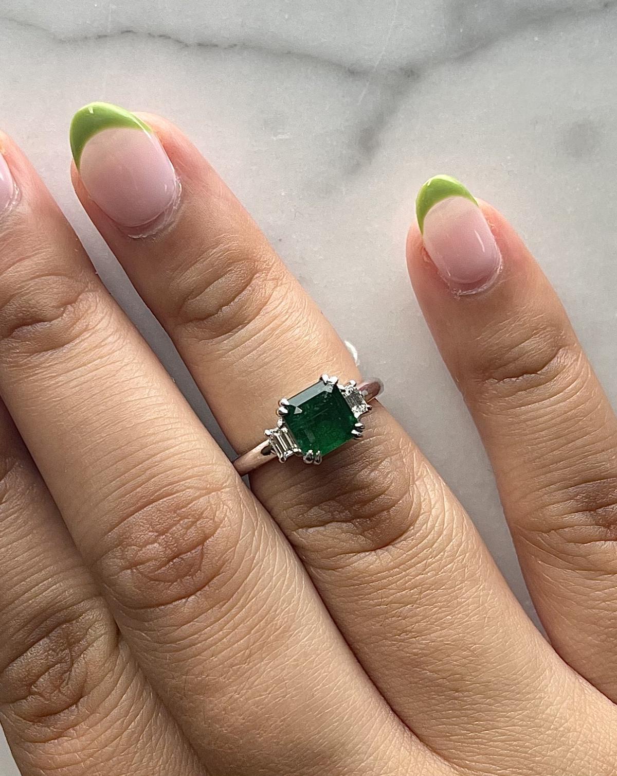 Green Emerald and Diamond Ring In New Condition For Sale In Los Angeles, CA
