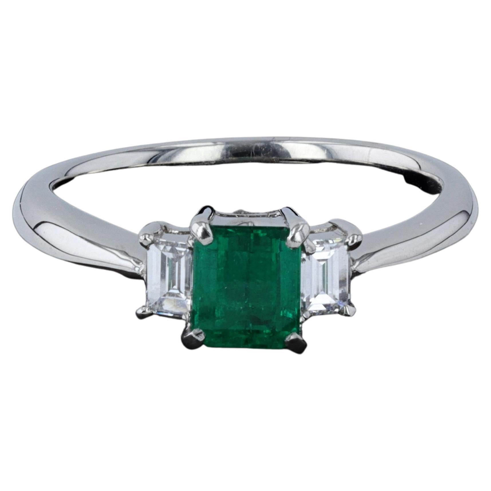 Green Emerald and Diamond Ring For Sale