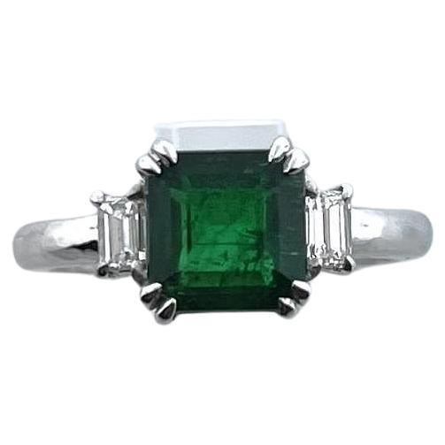 Green Emerald and Diamond Ring For Sale