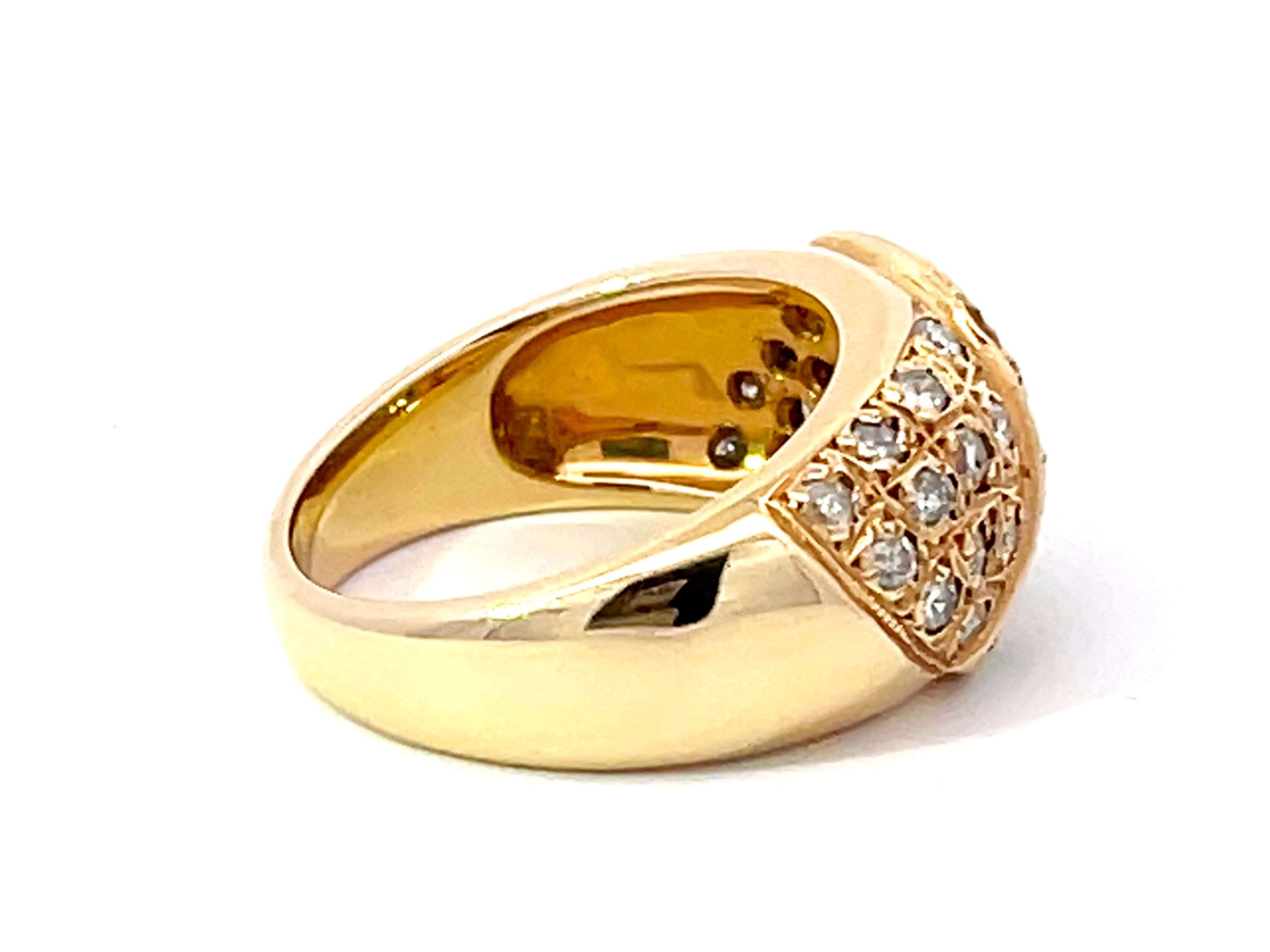 Bague dôme en or jaune 14k sertie d'émeraudes vertes et de diamants Excellent état - En vente à Honolulu, HI