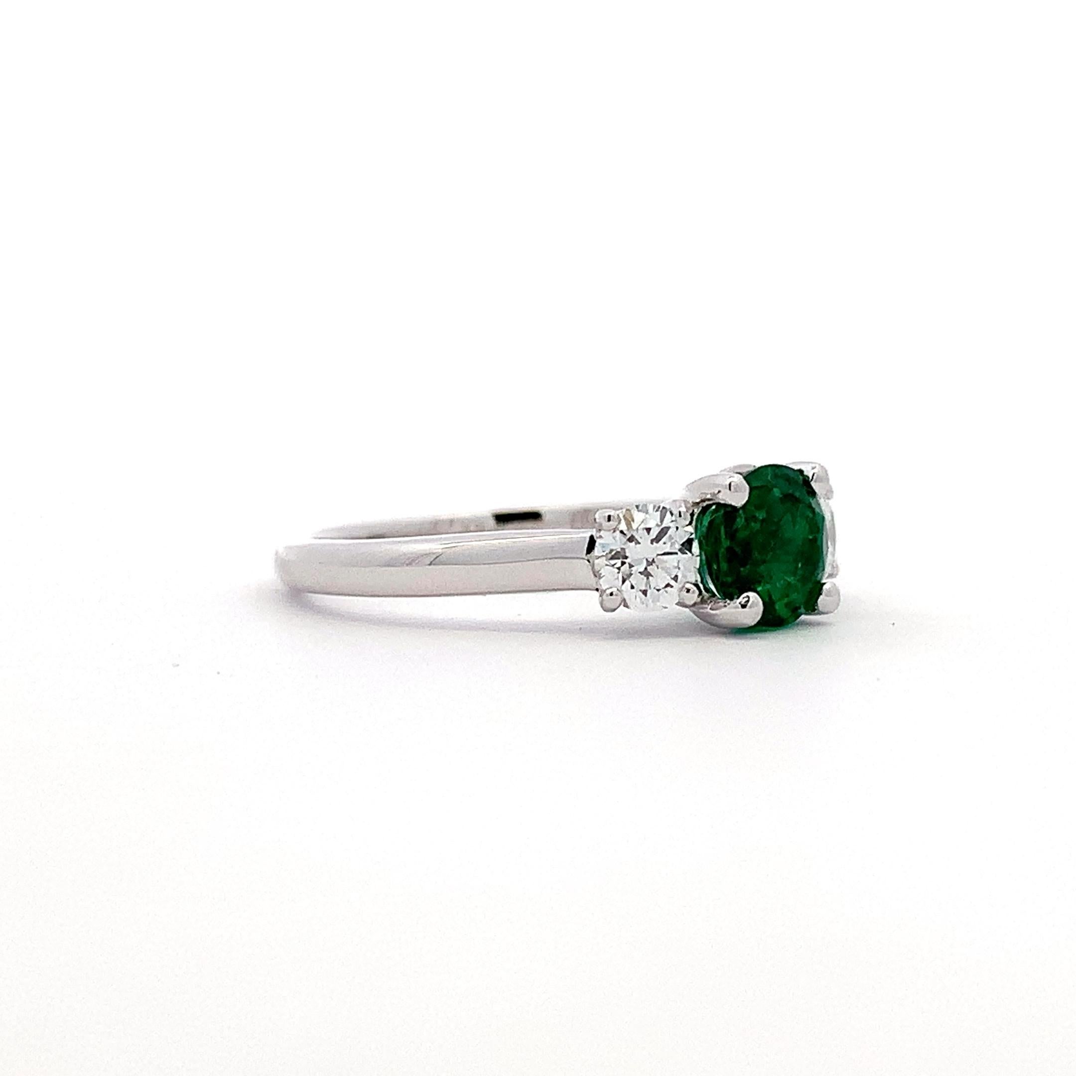 De las mujeres Anillo de compromiso trilogía de esmeralda verde y diamante Oro blanco de 18k en venta