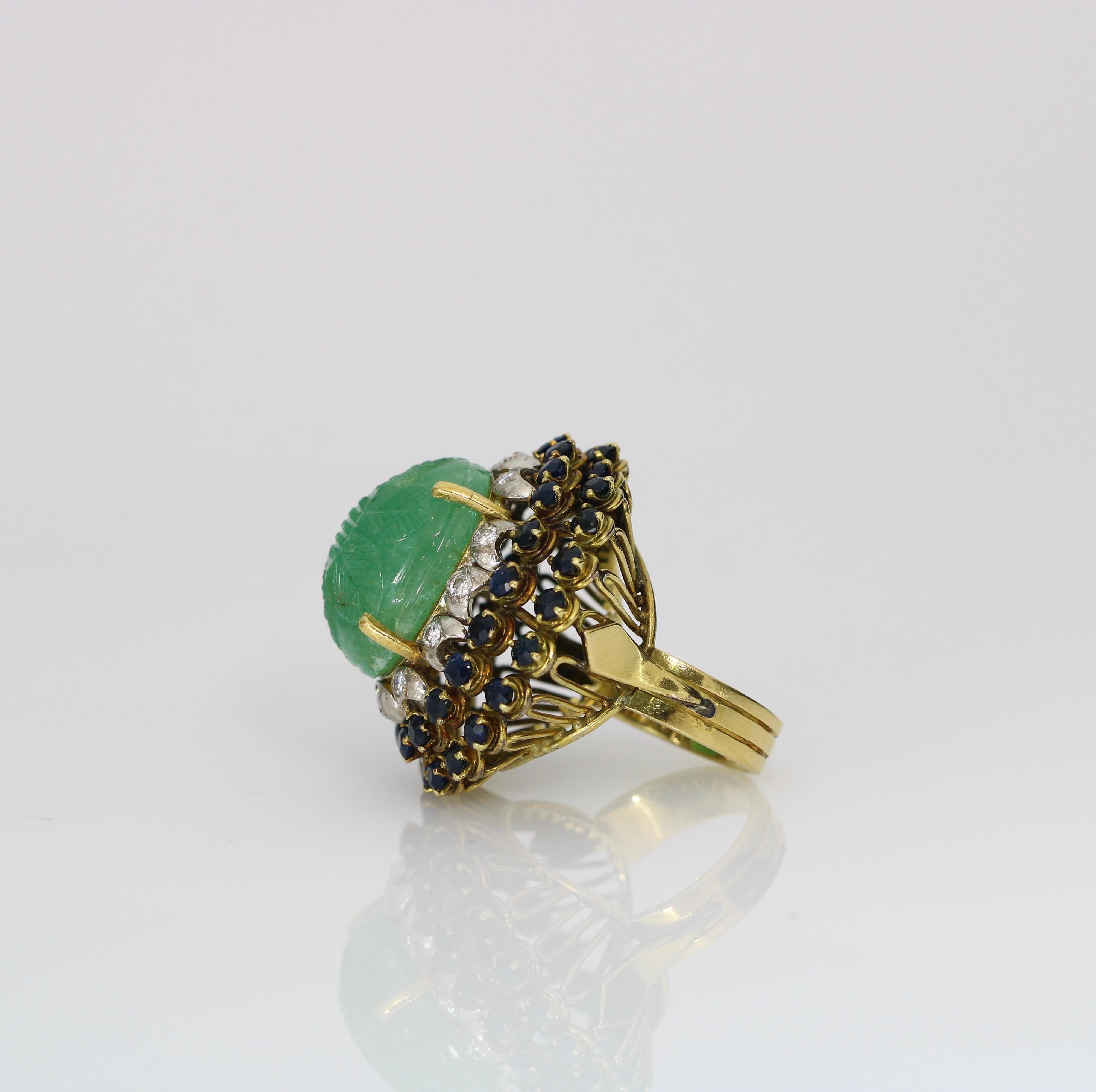 Round Cut Green emerald and diamond vintage cocktail ring For Sale