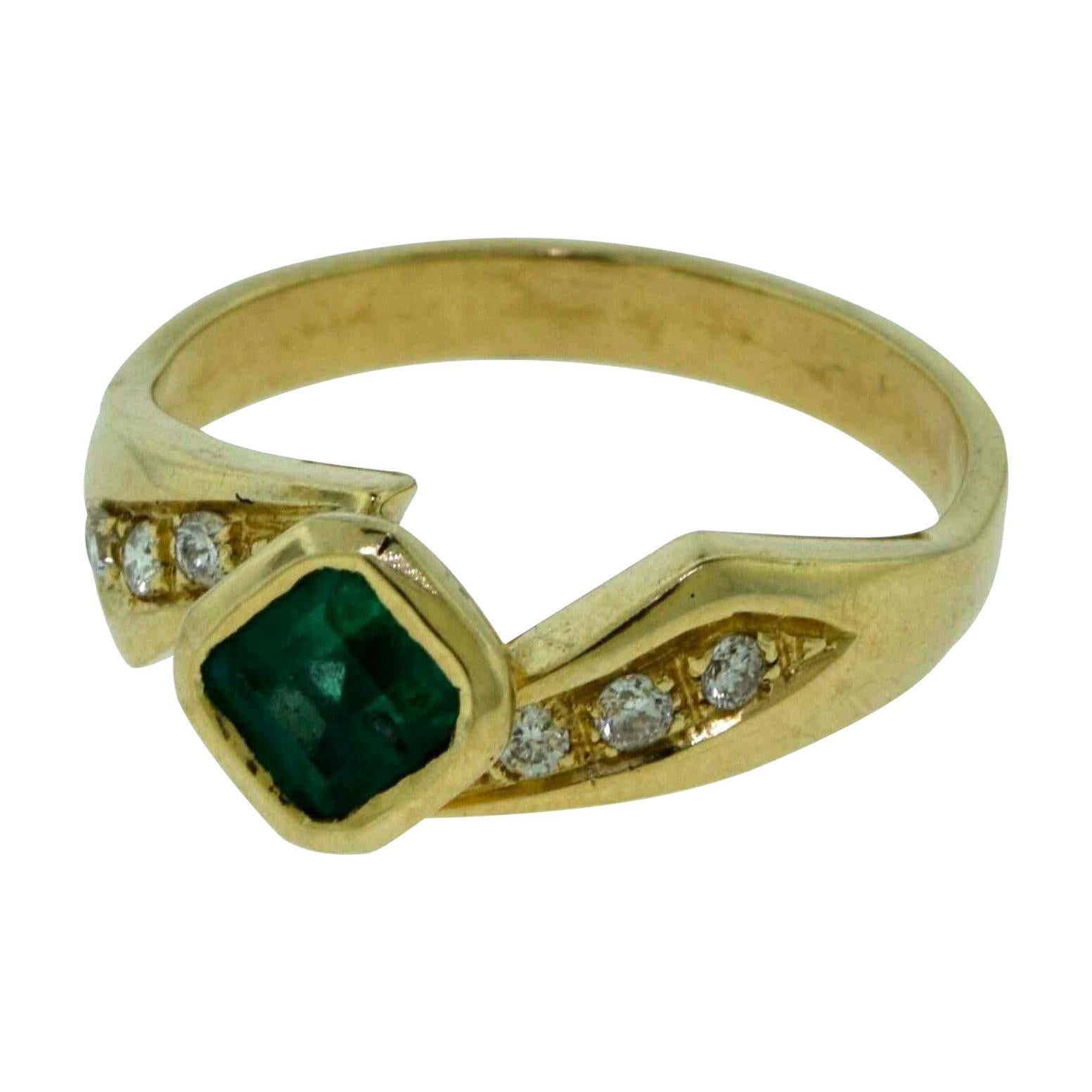 Green Emerald and Diamond Yellow Gold Ring For Sale at 1stDibs