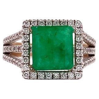 Green emerald and diamonds ring in 18k white gold