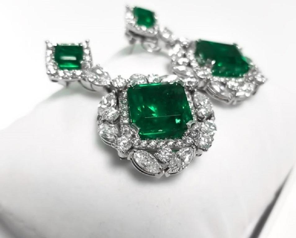 Green emerald and white diamond drop and dangle earrings in 18K white gold

Product features: 
Emerald cut: 24.56 cts
Diamonds: 13.10 cts
Measurements: 7.25 x 7.05 mm to approx. 13.75 x 13.50 
18K White Gold.