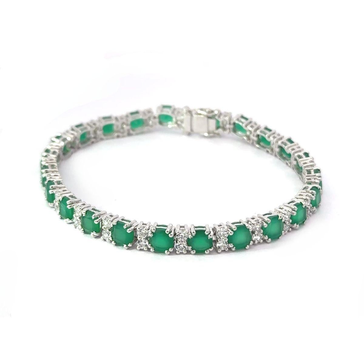 Zirconia & Emerald Gem Line Tennis Bracelet Best Gift for Wife in 925 Silver In New Condition For Sale In New York, NY