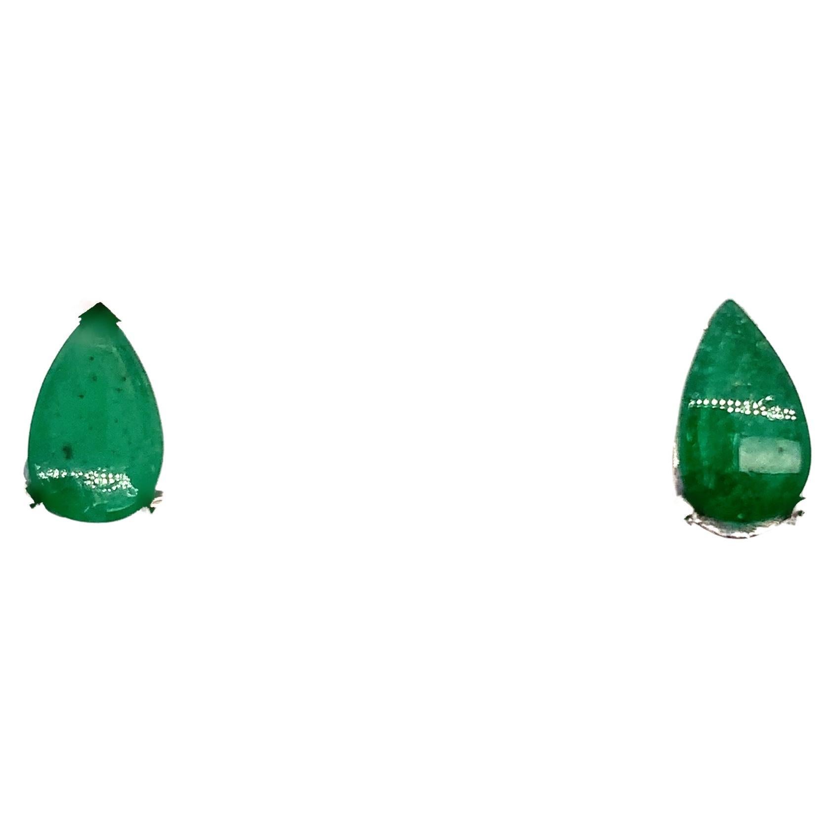 Green emerald art deco stud earrings 18k white gold For Sale