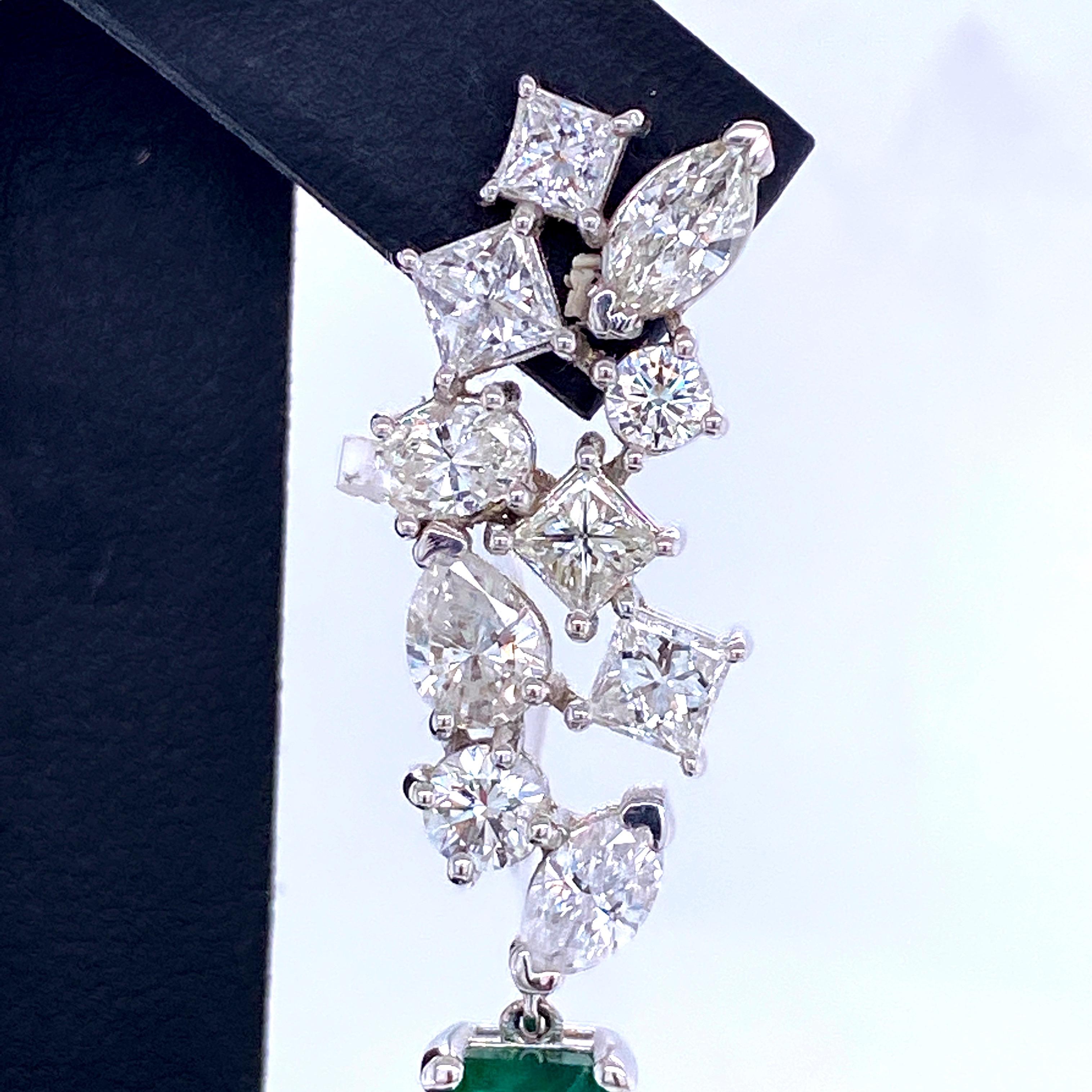18K White gold drop earrings featuring two green Emerald cuts weighing 6.32 carats with a cluster of Princess, Marquise, Pear and Round Brilliants weighing 3.42 carats. A real Show Stopper!
Color G-H
Clarity SI