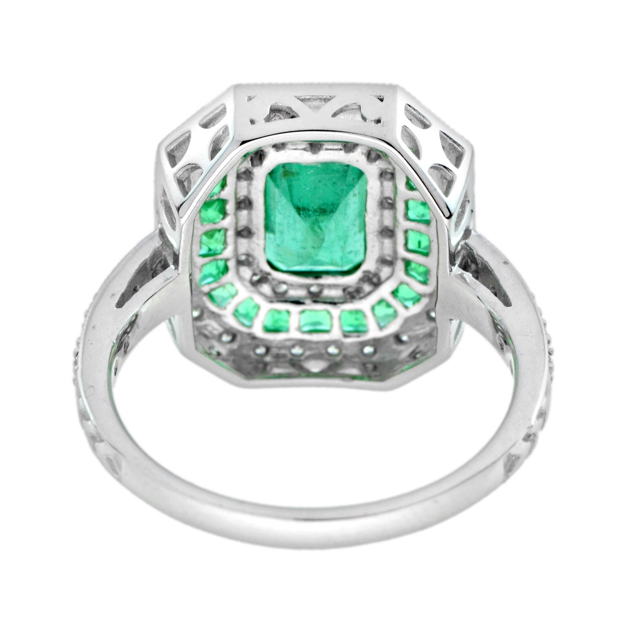 Taille émeraude Bague de fiançailles en or avec double halo de style Art Deco, émeraude verte et diamant en vente