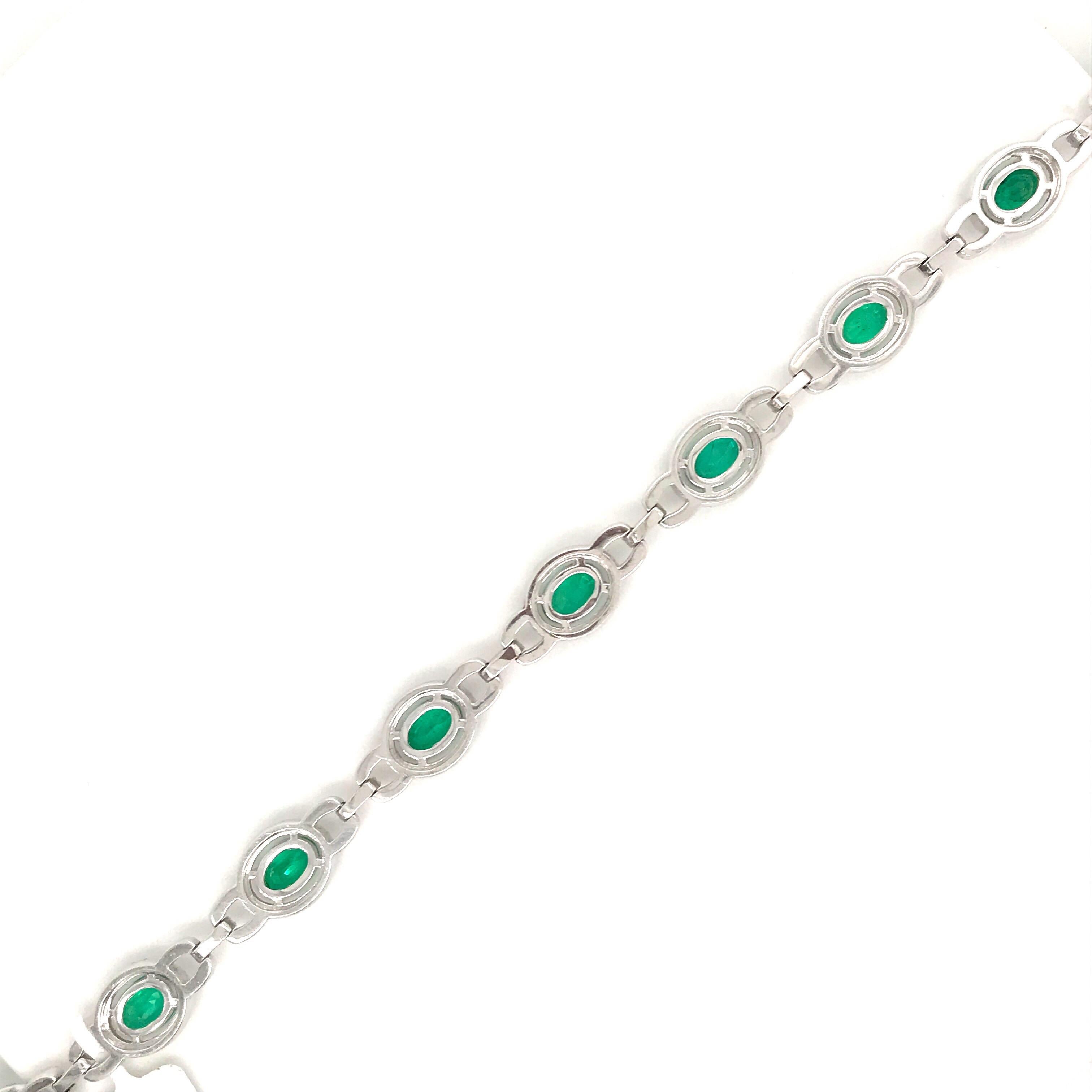 Oval Cut Green Emerald Diamond Link Tennis Bracelet 9.04 Carat 18 Karat White Gold