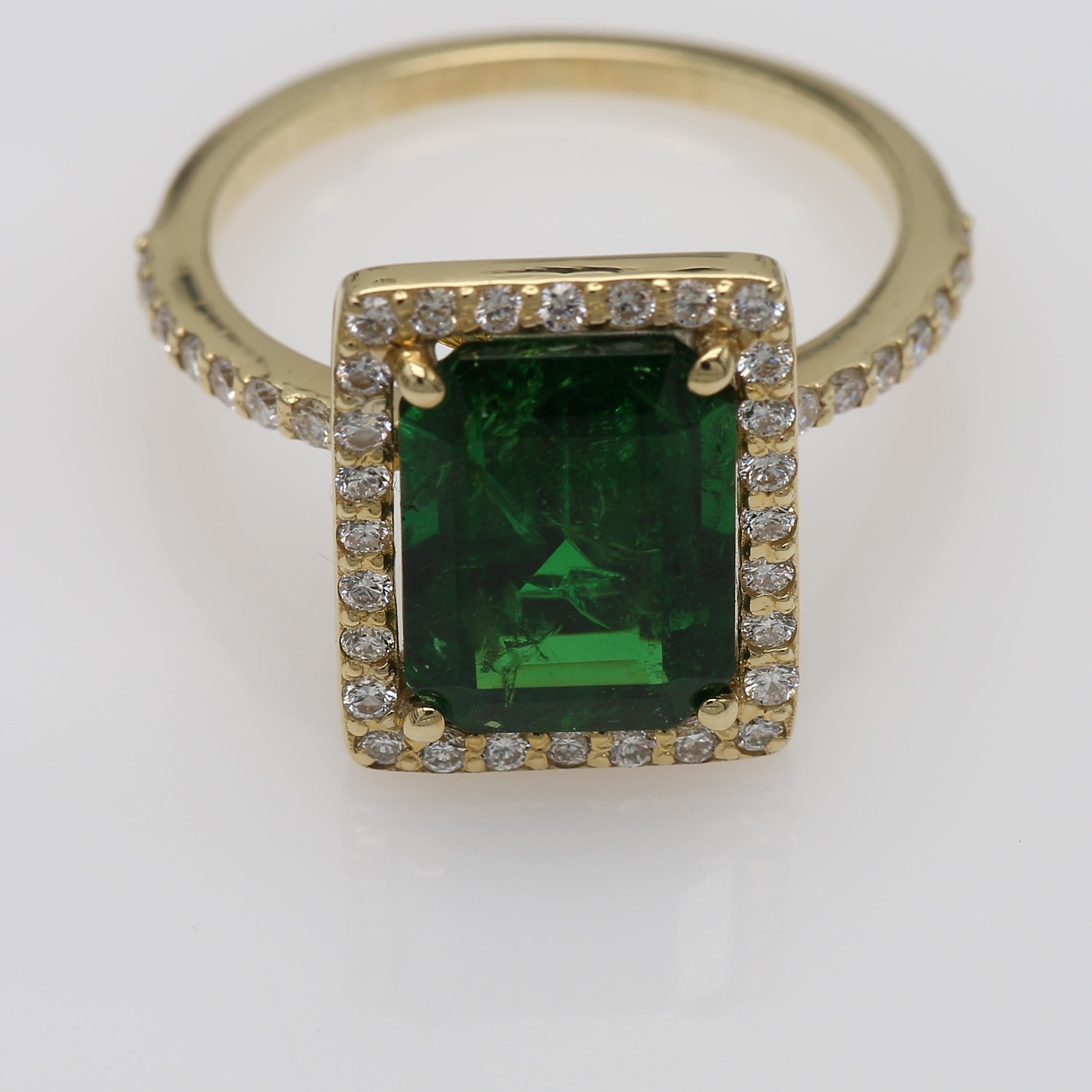 Green Emerald Diamond Ring Total Carat Weight 4.10 Carat in 14 K Yellow Gold In New Condition For Sale In Ramat Gan, IL
