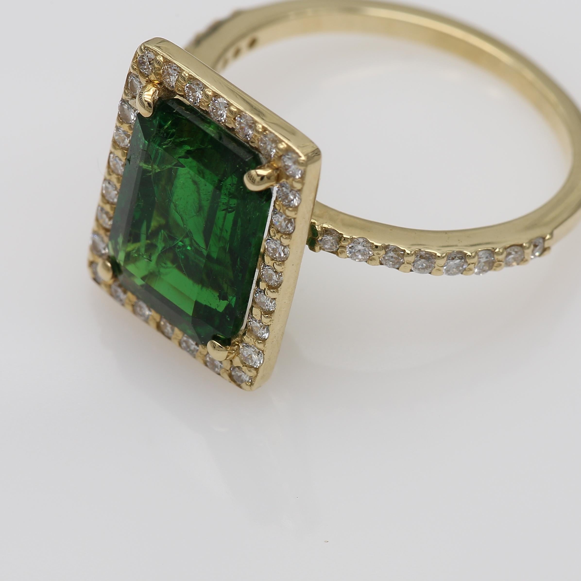 Women's Green Emerald Diamond Ring Total Carat Weight 4.10 Carat in 14 K Yellow Gold For Sale