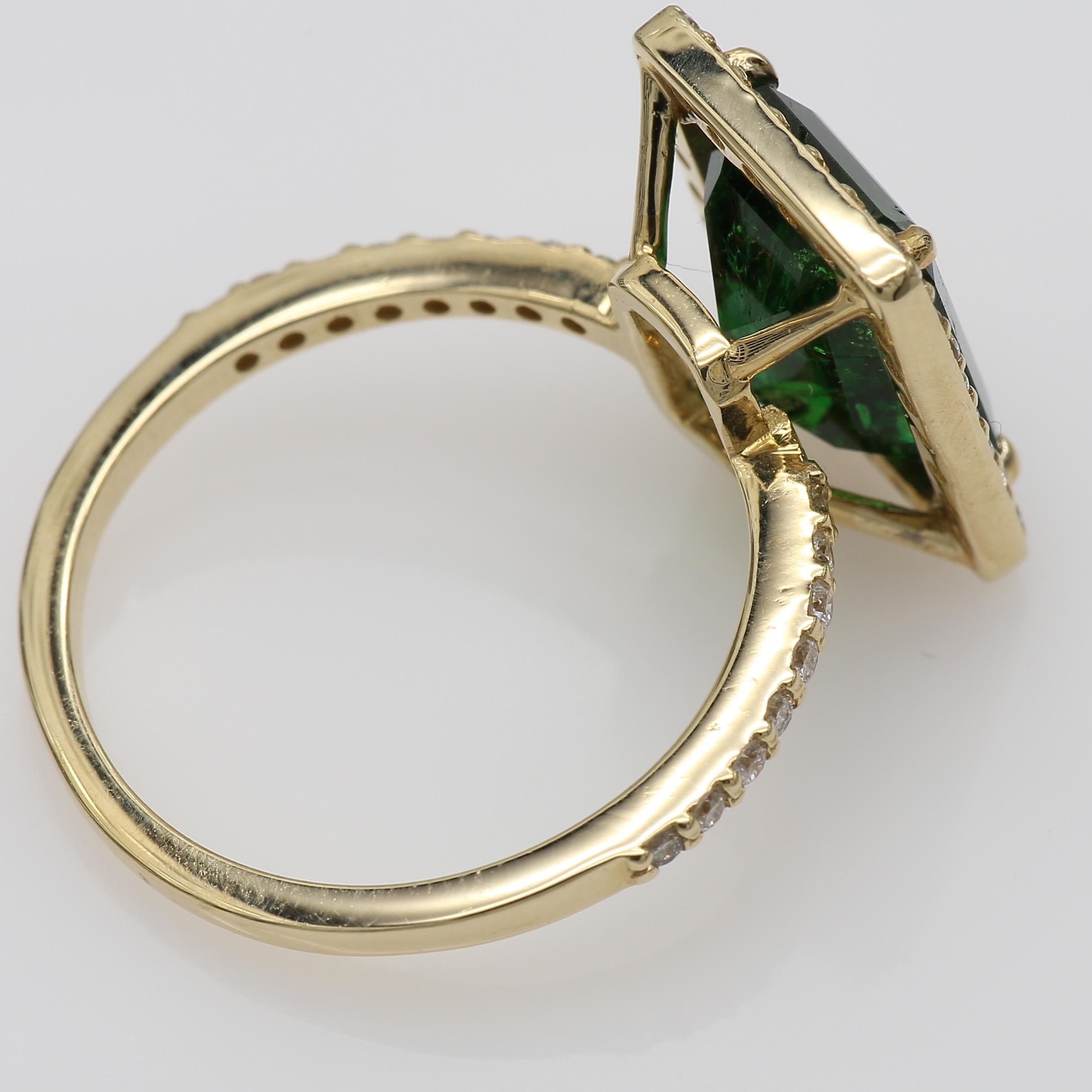Green Emerald Diamond Ring Total Carat Weight 4.10 Carat in 14 K Yellow Gold For Sale 2