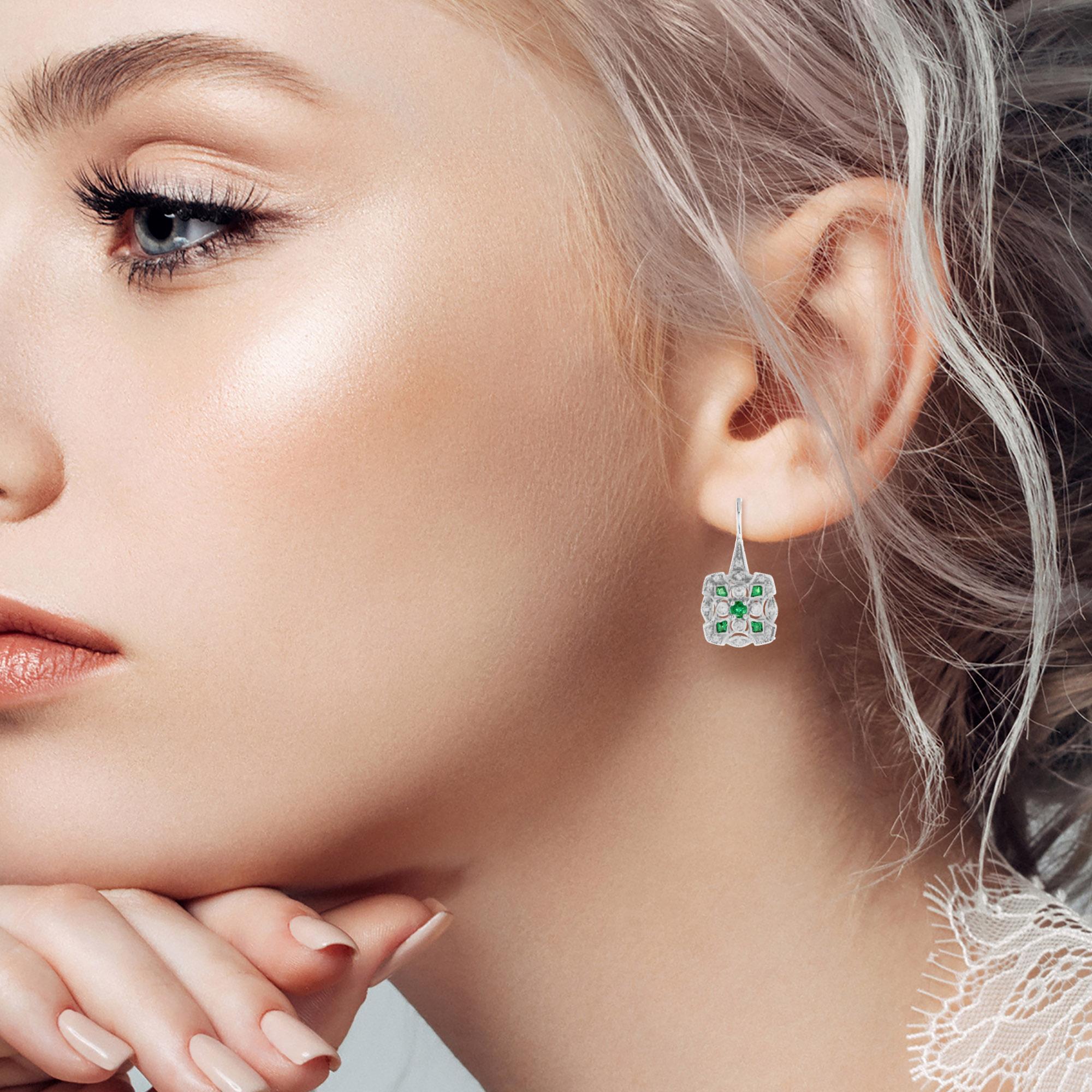 Boucles d'oreilles en or 14K avec émeraude verte et diamant de forme carrée inspirées de l'art déco Neuf - En vente à Oakton, VA