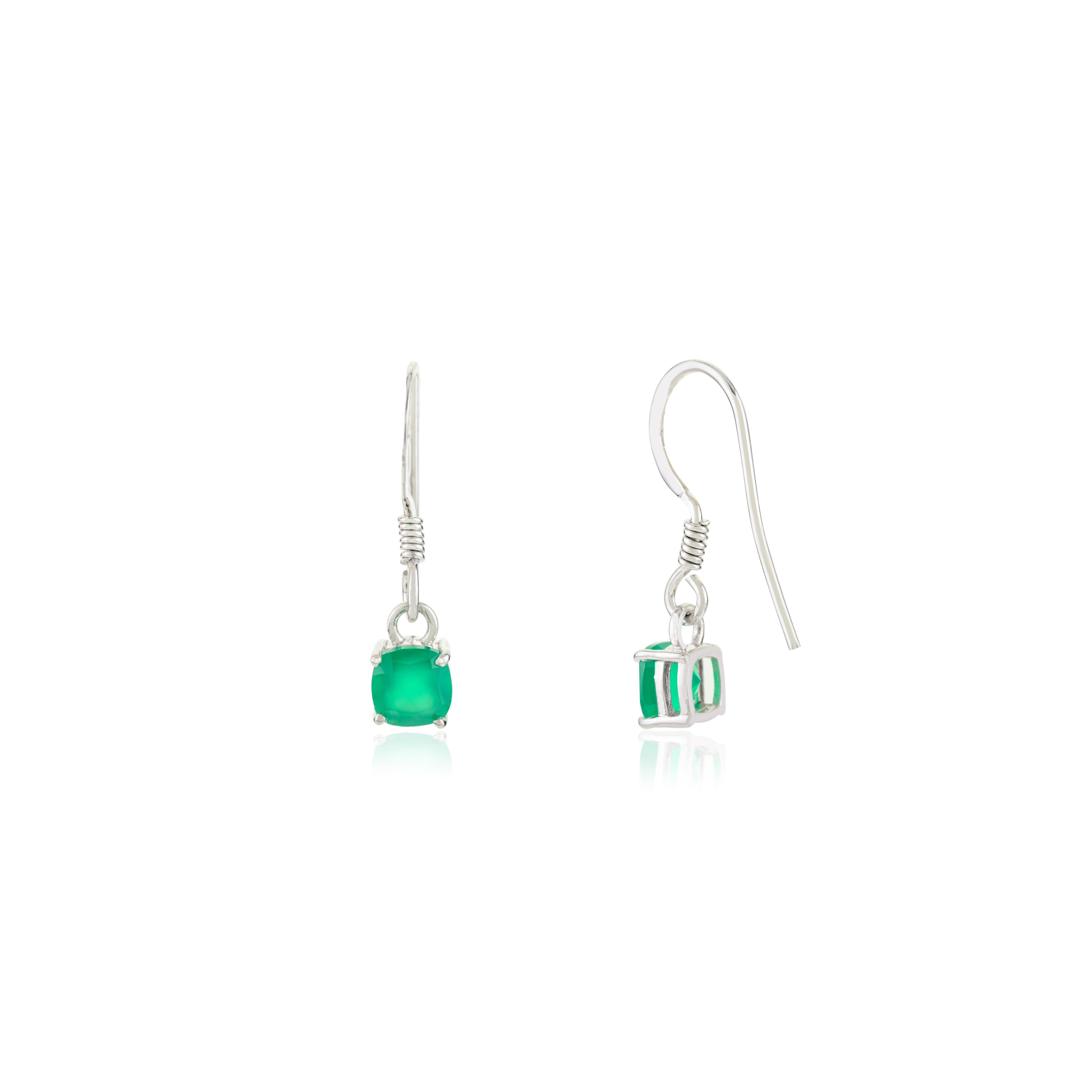 Orecchini pendenti con smeraldo verde e borchie per lei realizzati in argento 925 in vendita 4
