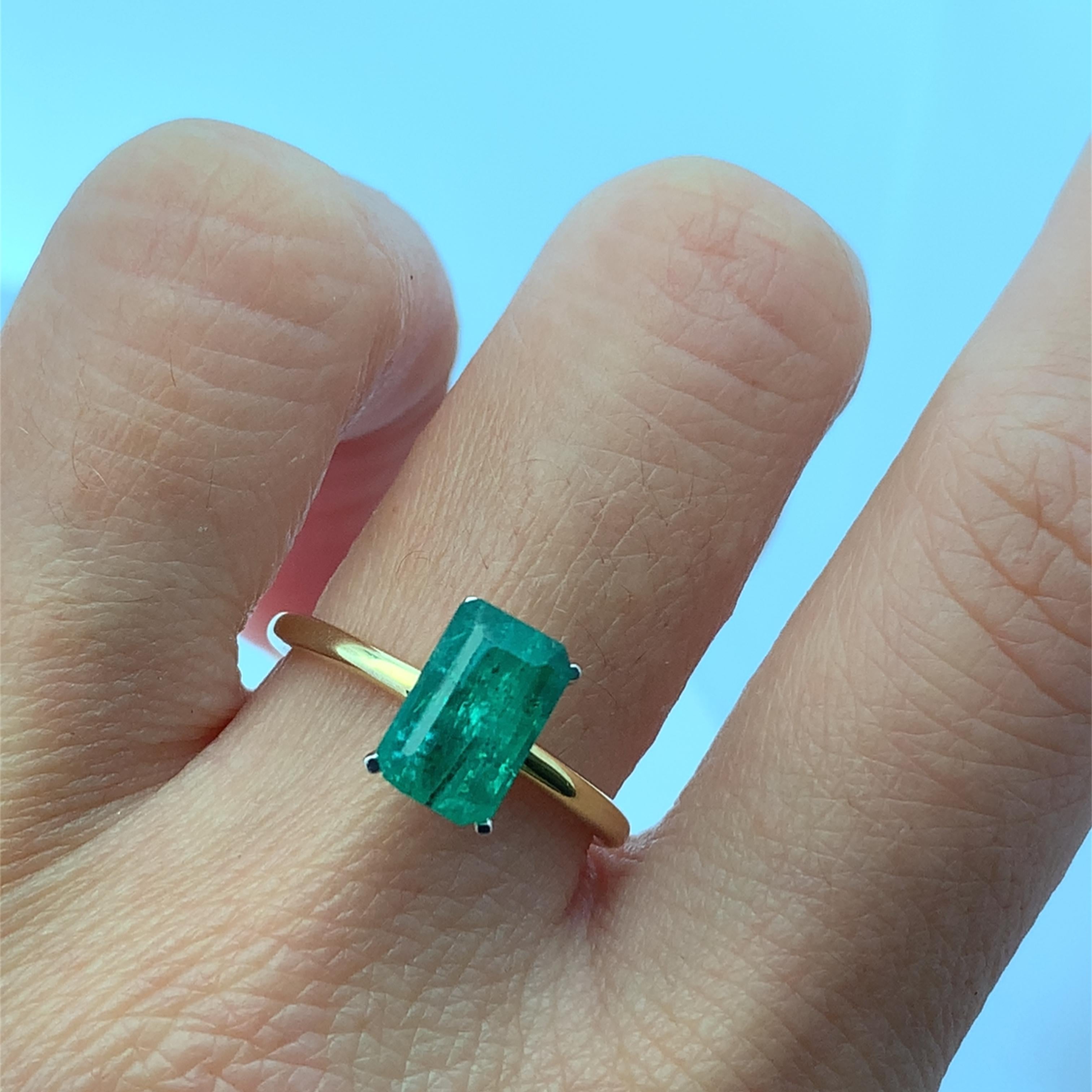 This stunning green emerald ring features a vibrant green gemstone set in a delicate 18k yellow gold band. Perfect for adding a touch of elegance to any outfit, it captures the light beautifully, making it a standout piece for special occasions or