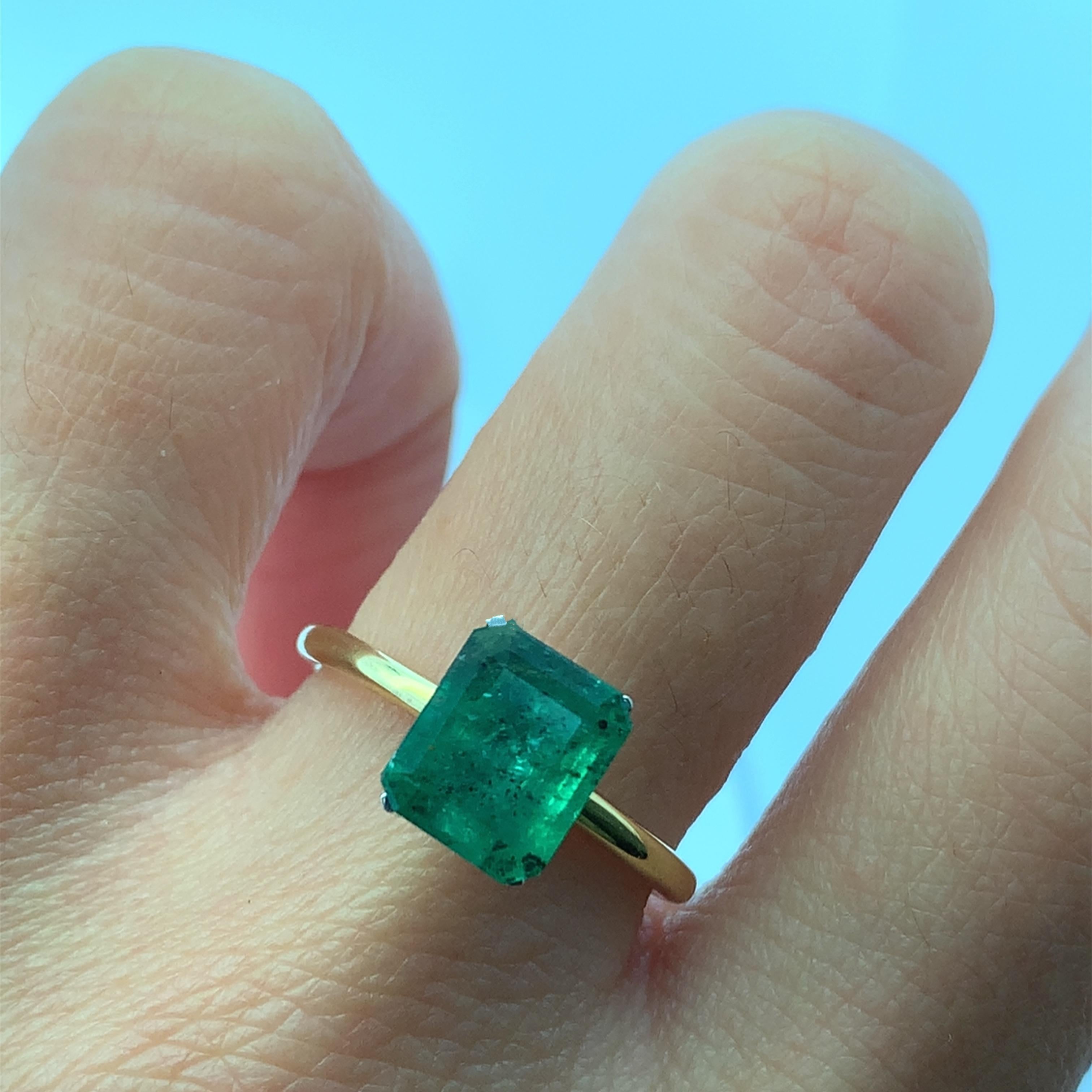 Emerald Cut Green emerald engagement ring 18k yellow gold For Sale