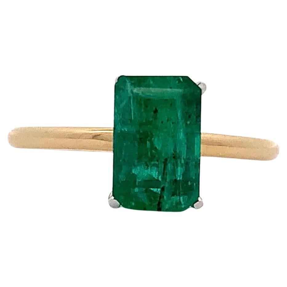 Grüner Smaragd-Verlobungsring aus 18 Karat Gelbgold