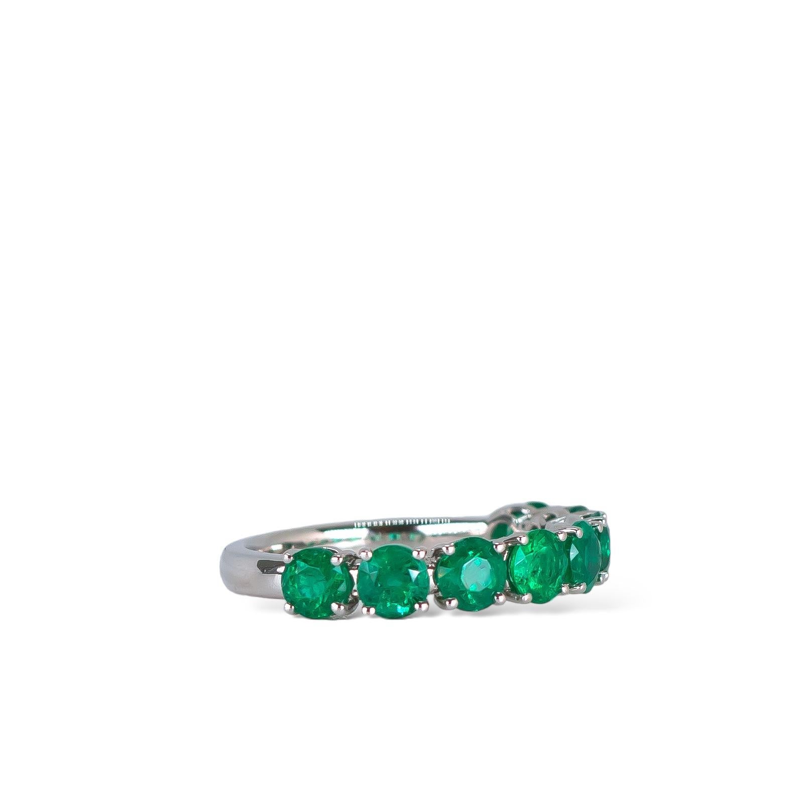 Green Emerald Eternity Band in Platinum In New Condition For Sale In Sai Kung District, HK