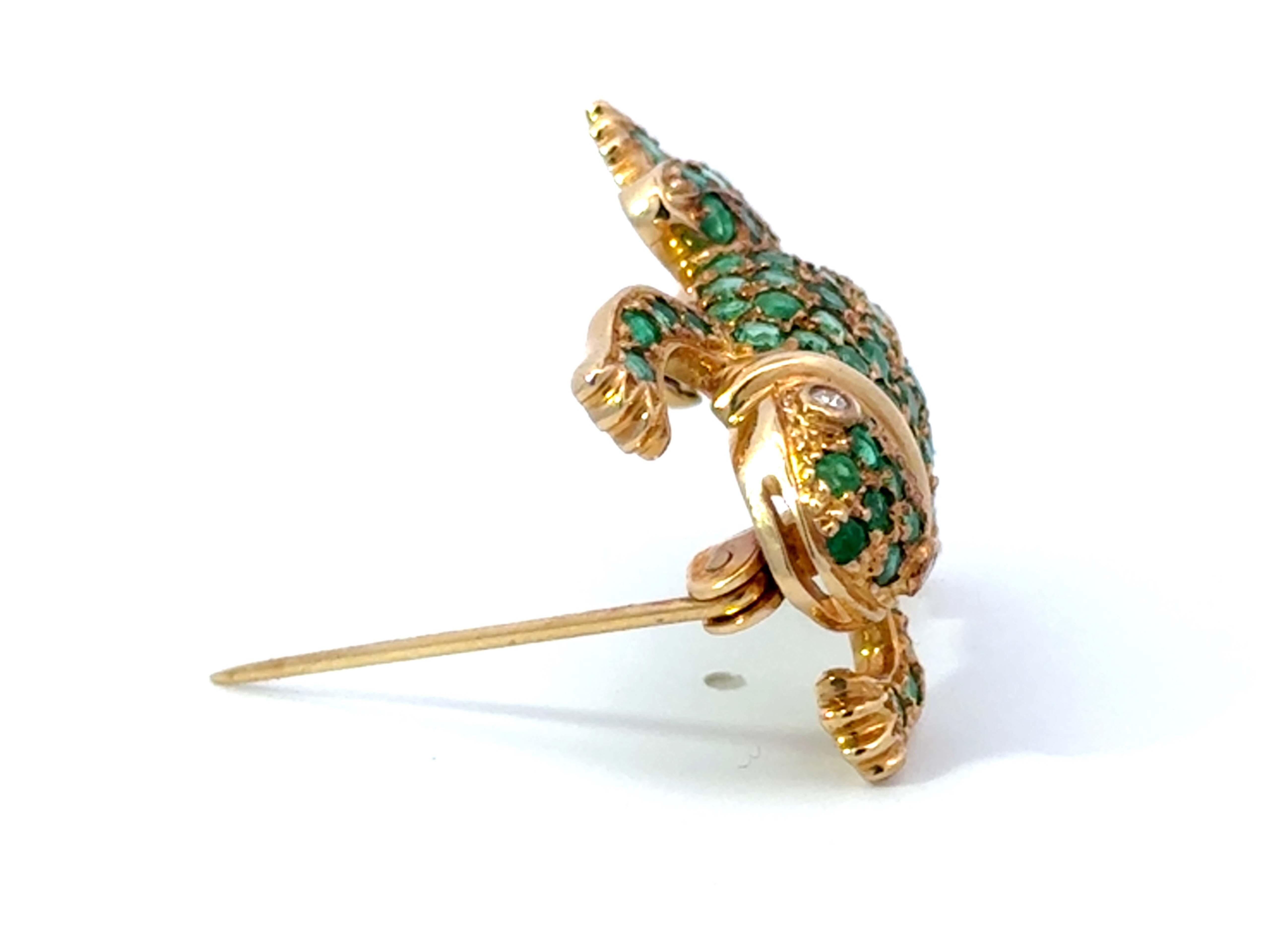 Round Cut Green Emerald Frog Diamond Eyes Brooch 18k Yellow Gold For Sale
