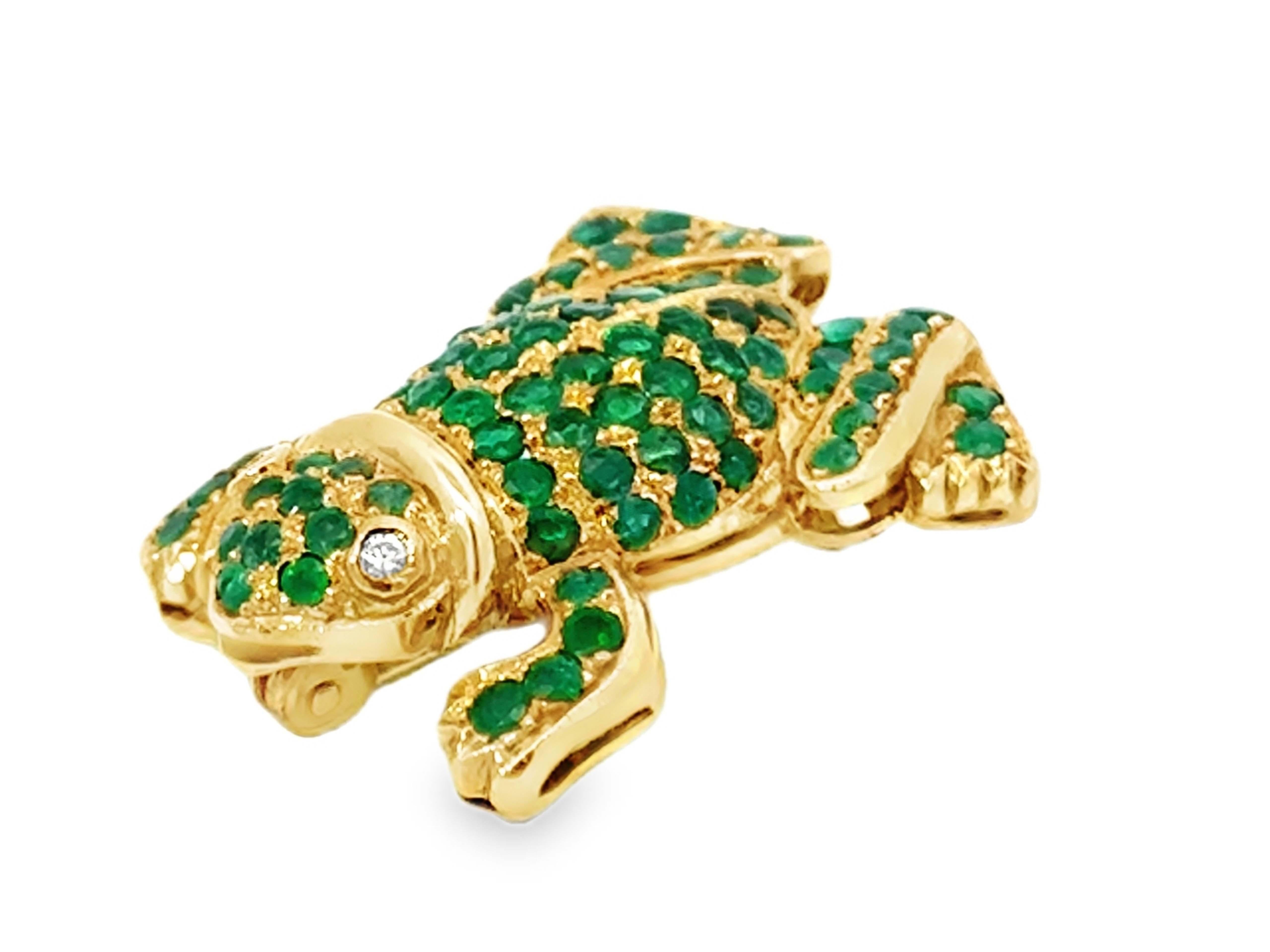 Green Emerald Frog with Diamond Eyes Brooch 18k Yellow Gold For Sale 1