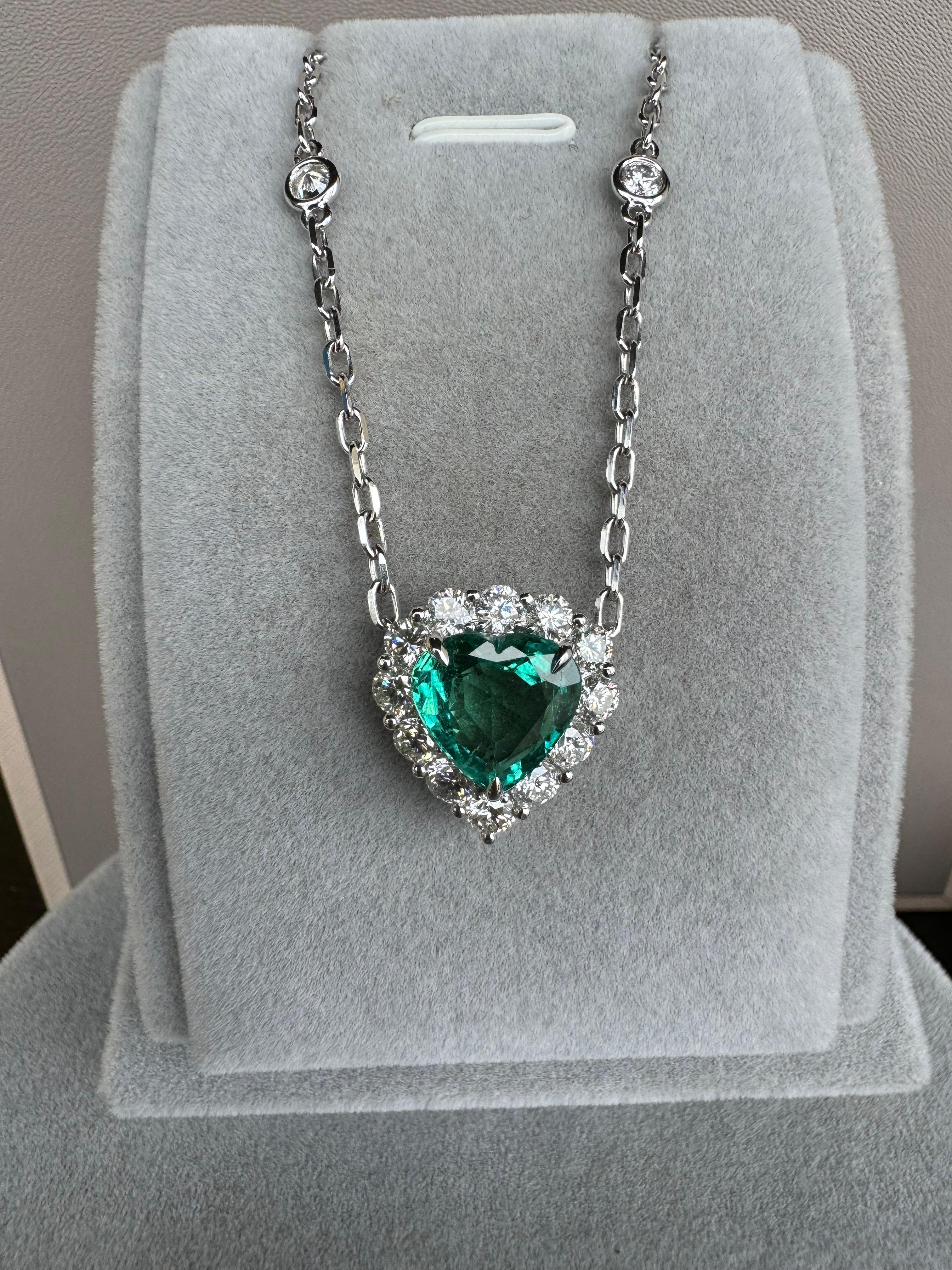 Green Emerald Heart Shape Cut Diamonds Halo 18K White Gold Pendant Necklace For Sale 9
