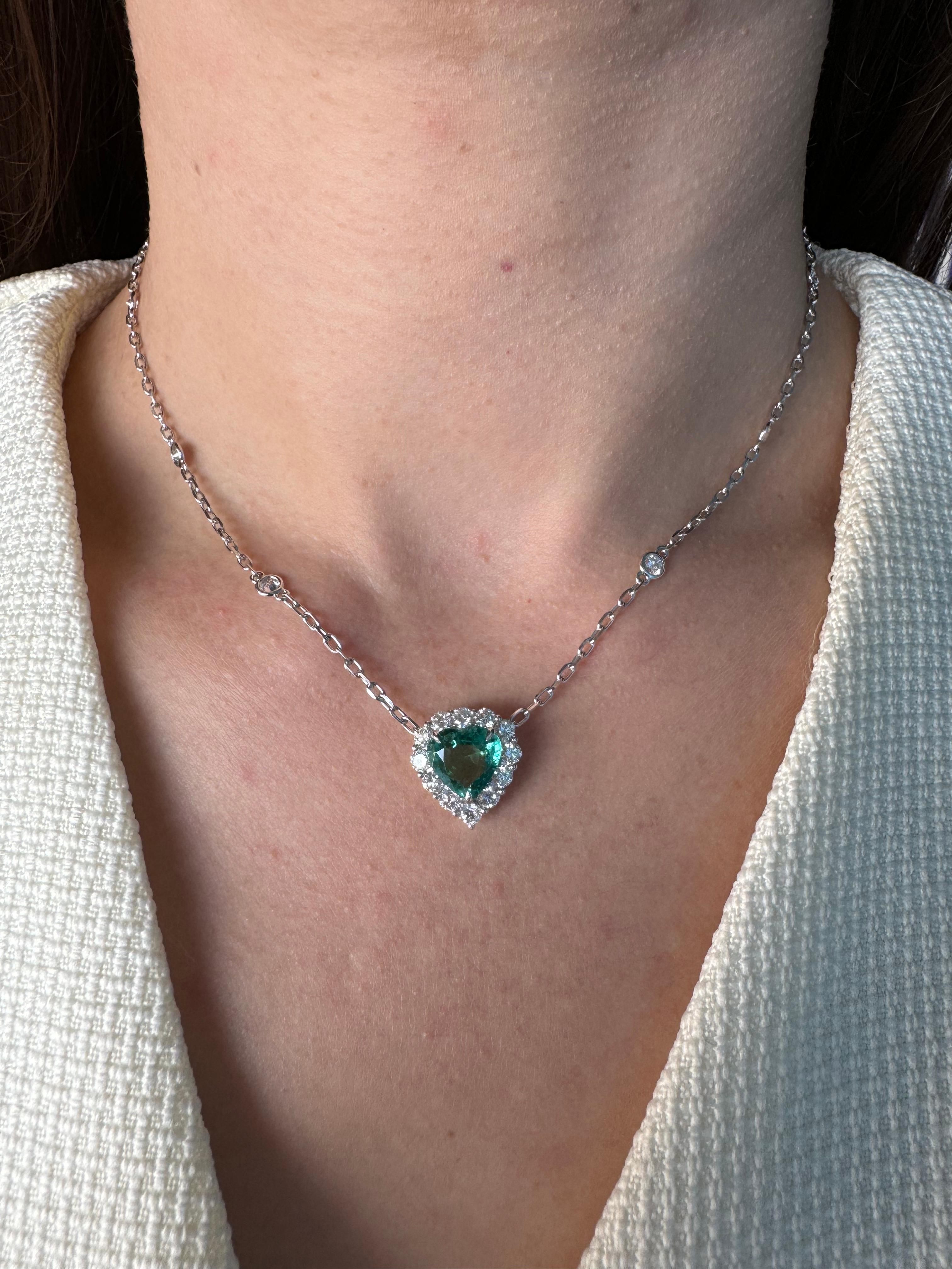 Modern Green Emerald Heart Shape Cut Diamonds Halo 18K White Gold Pendant Necklace For Sale