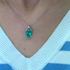 Green emerald necklace 18k white gold