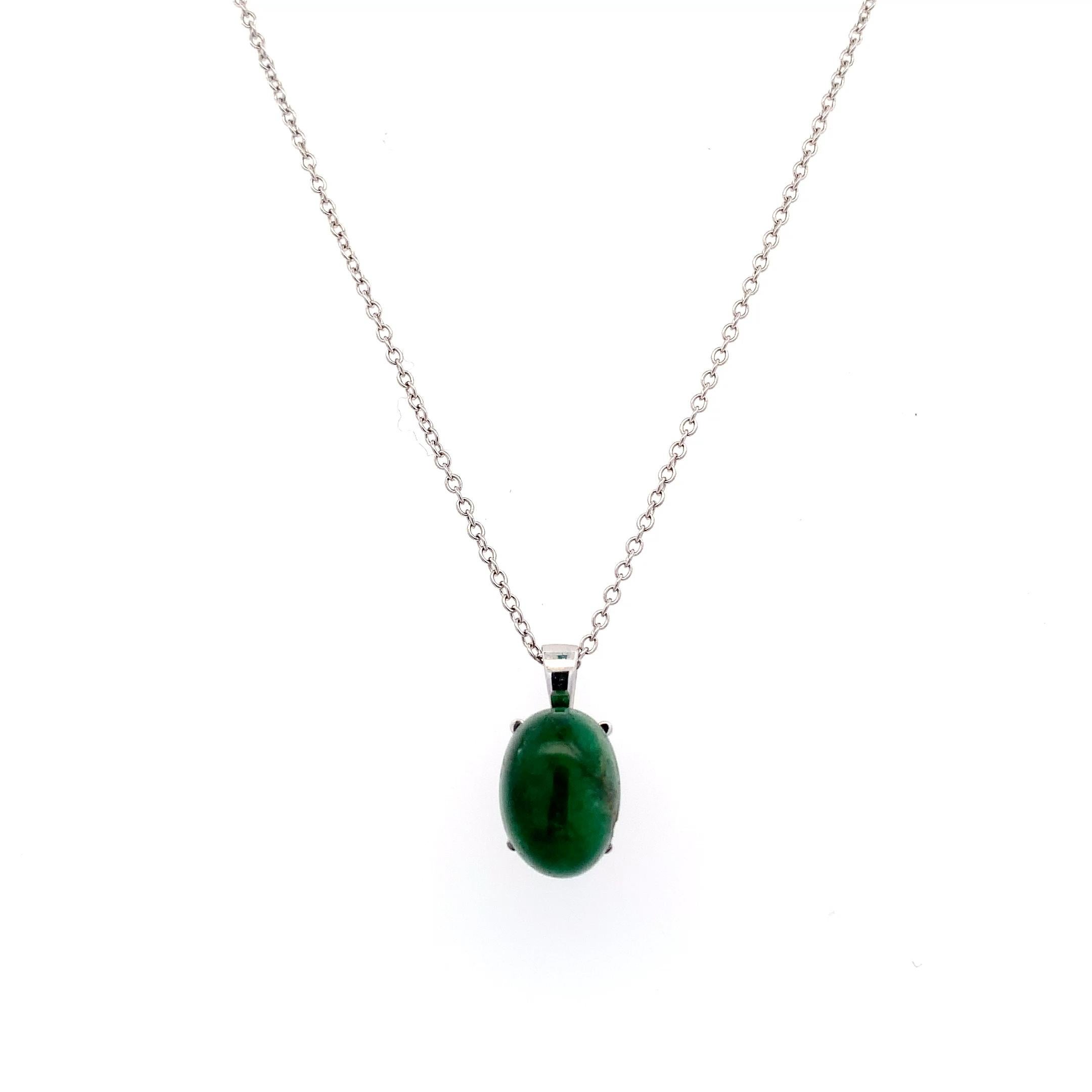 Cabochon Collana con smeraldo verde in oro bianco 18 carati in vendita